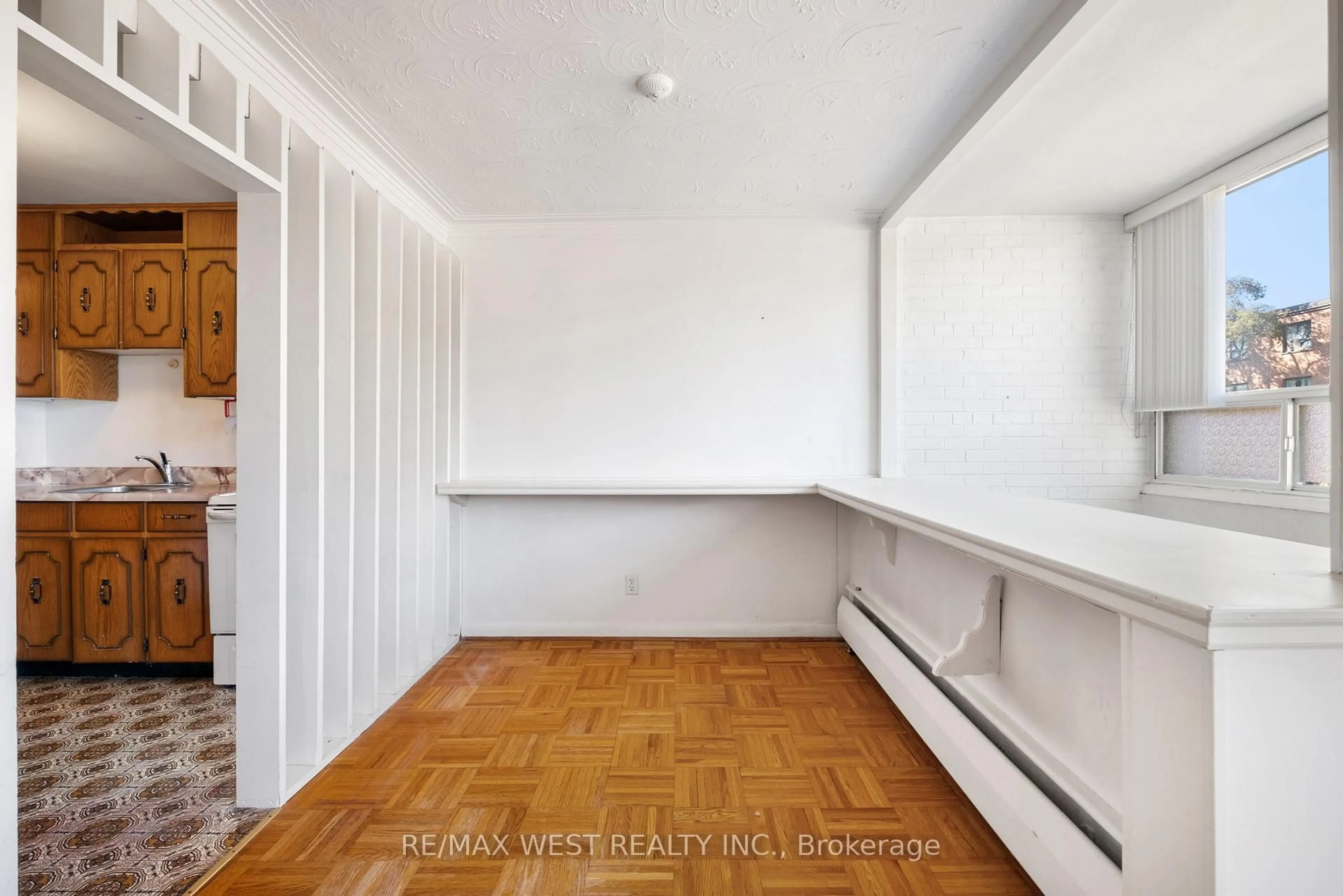 A pic of a room for 8 Kinsdale Blvd #35, Toronto Ontario M8Y 1T9