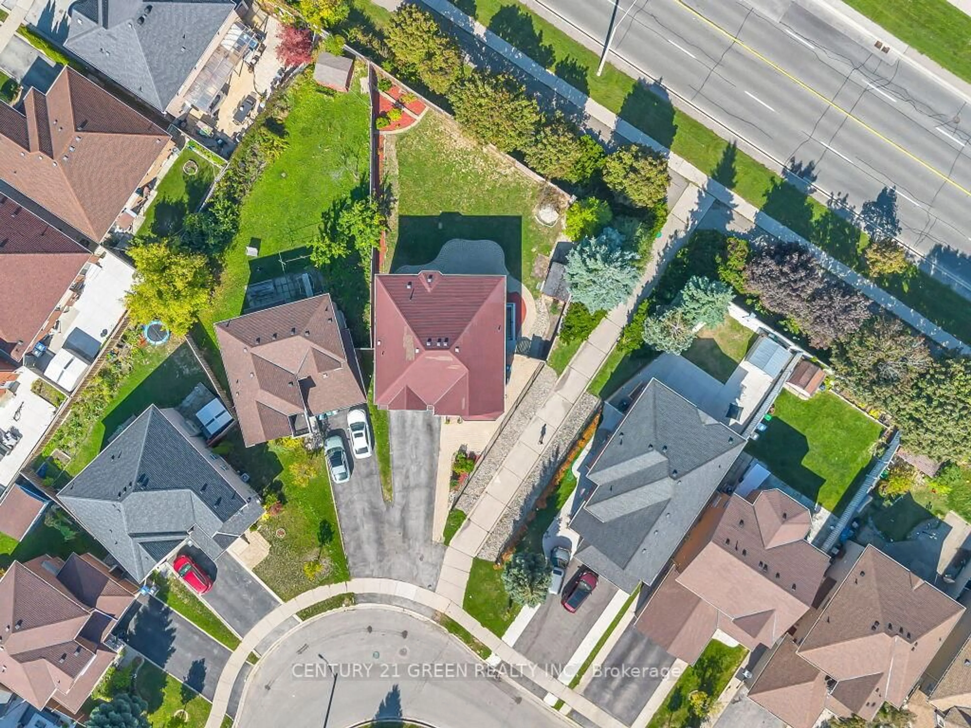 A pic from outside/outdoor area/front of a property/back of a property/a pic from drone, street for 51 Jack Rabbit Cres, Brampton Ontario L6R 2E4