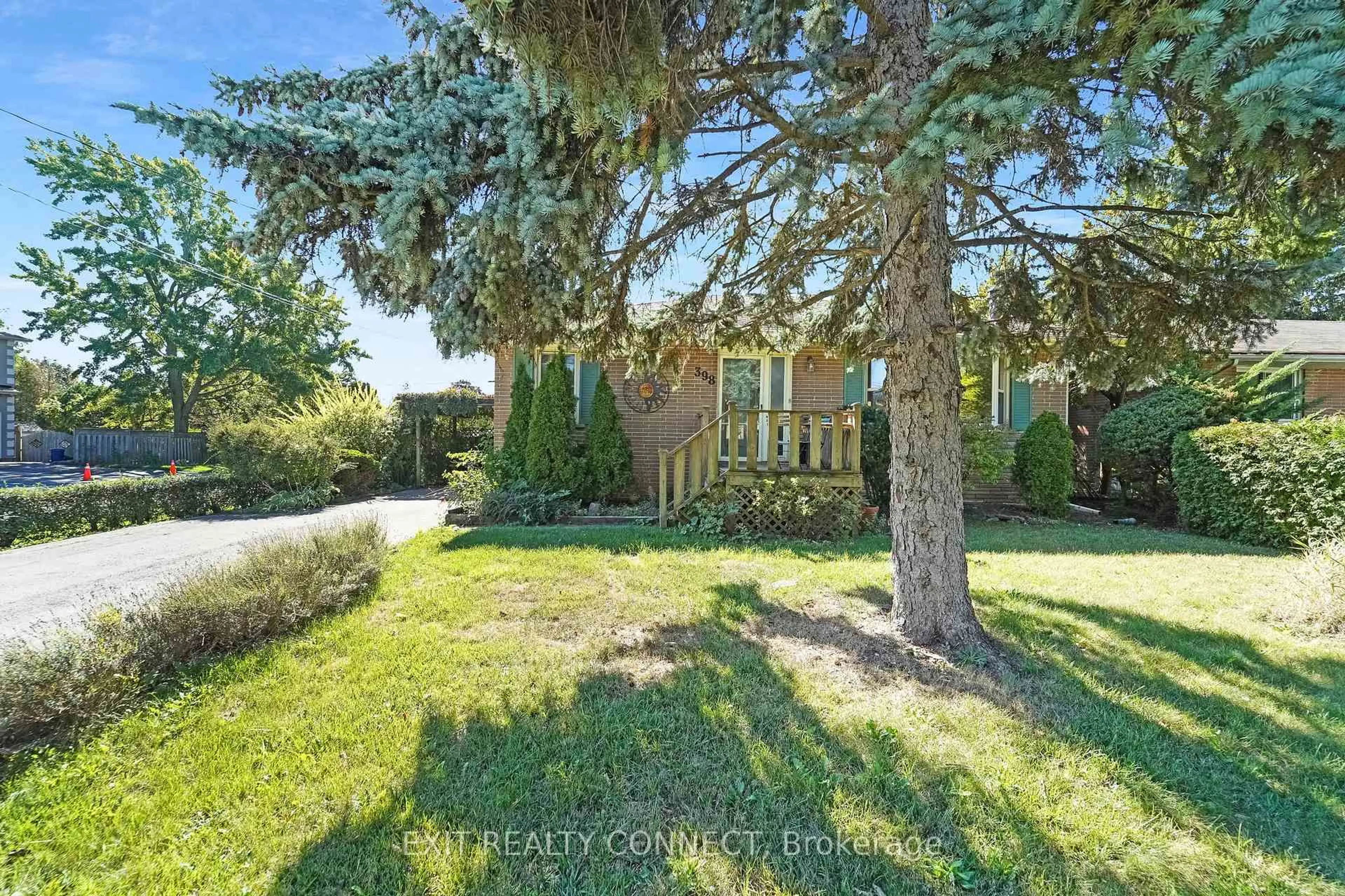 A pic from outside/outdoor area/front of a property/back of a property/a pic from drone, forest/trees view for 398 Third Line, Oakville Ontario L6L 4A5