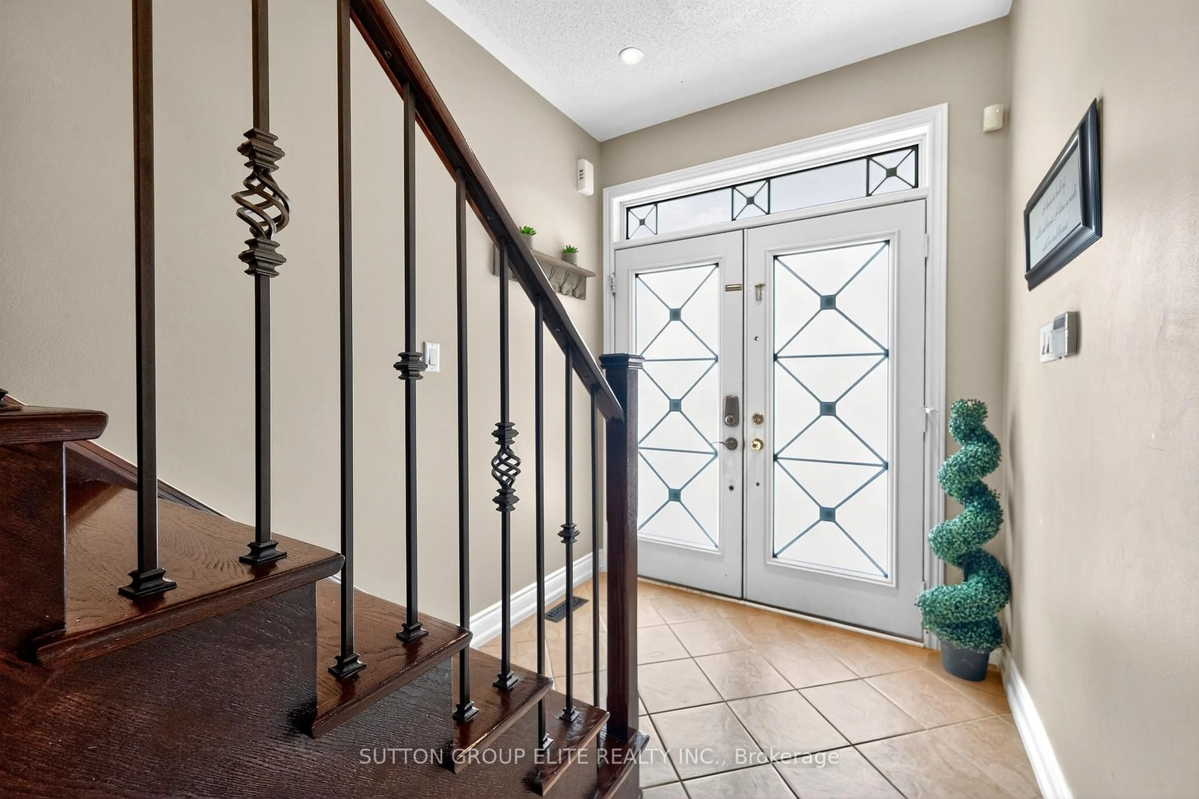 Indoor entryway for 4307 Trail Blazer Way, Mississauga Ontario L5R 0A9