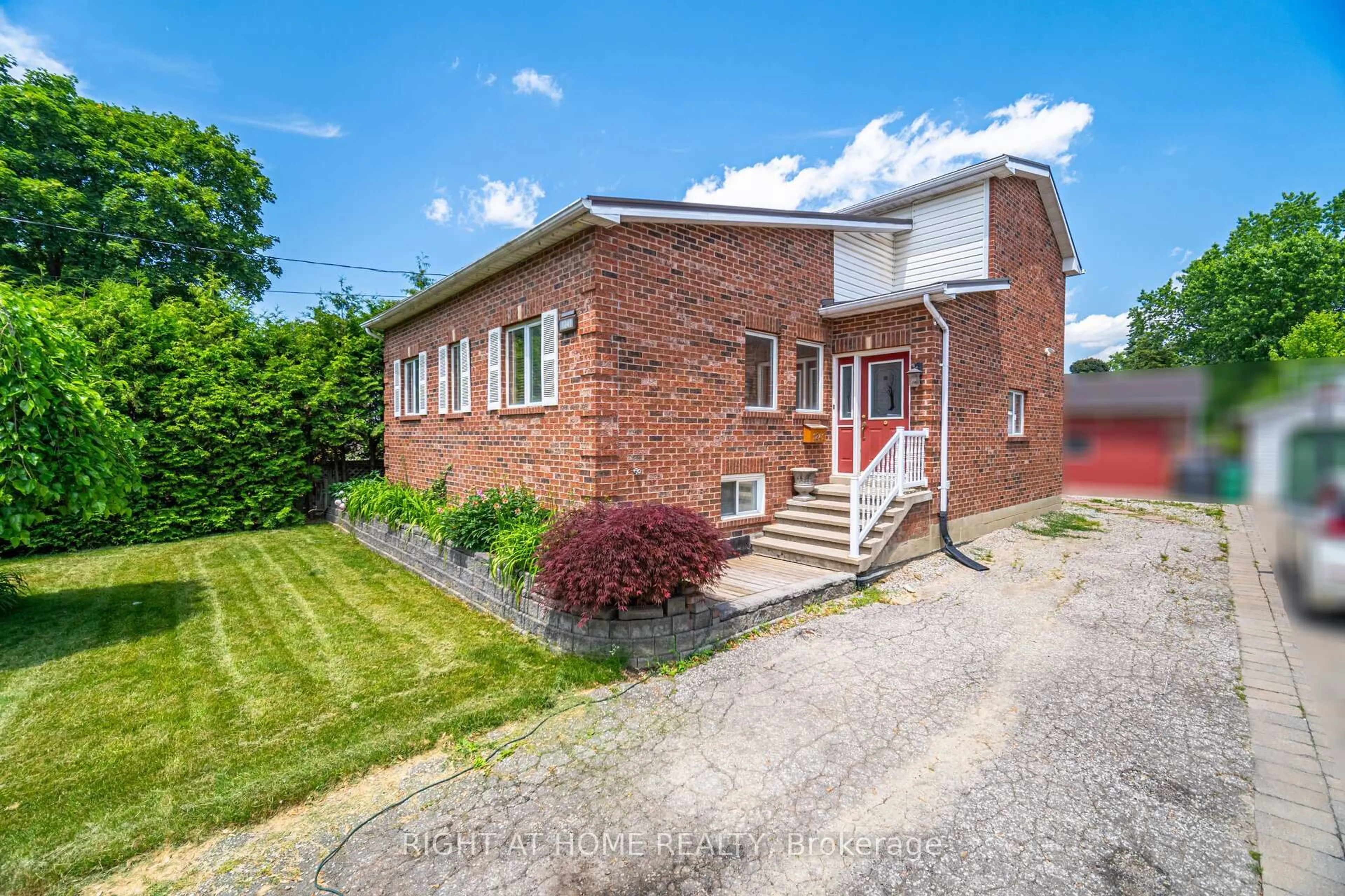 Home with brick exterior material, building for 1241 Lakebreeze Dr, Mississauga Ontario L5G 3W7