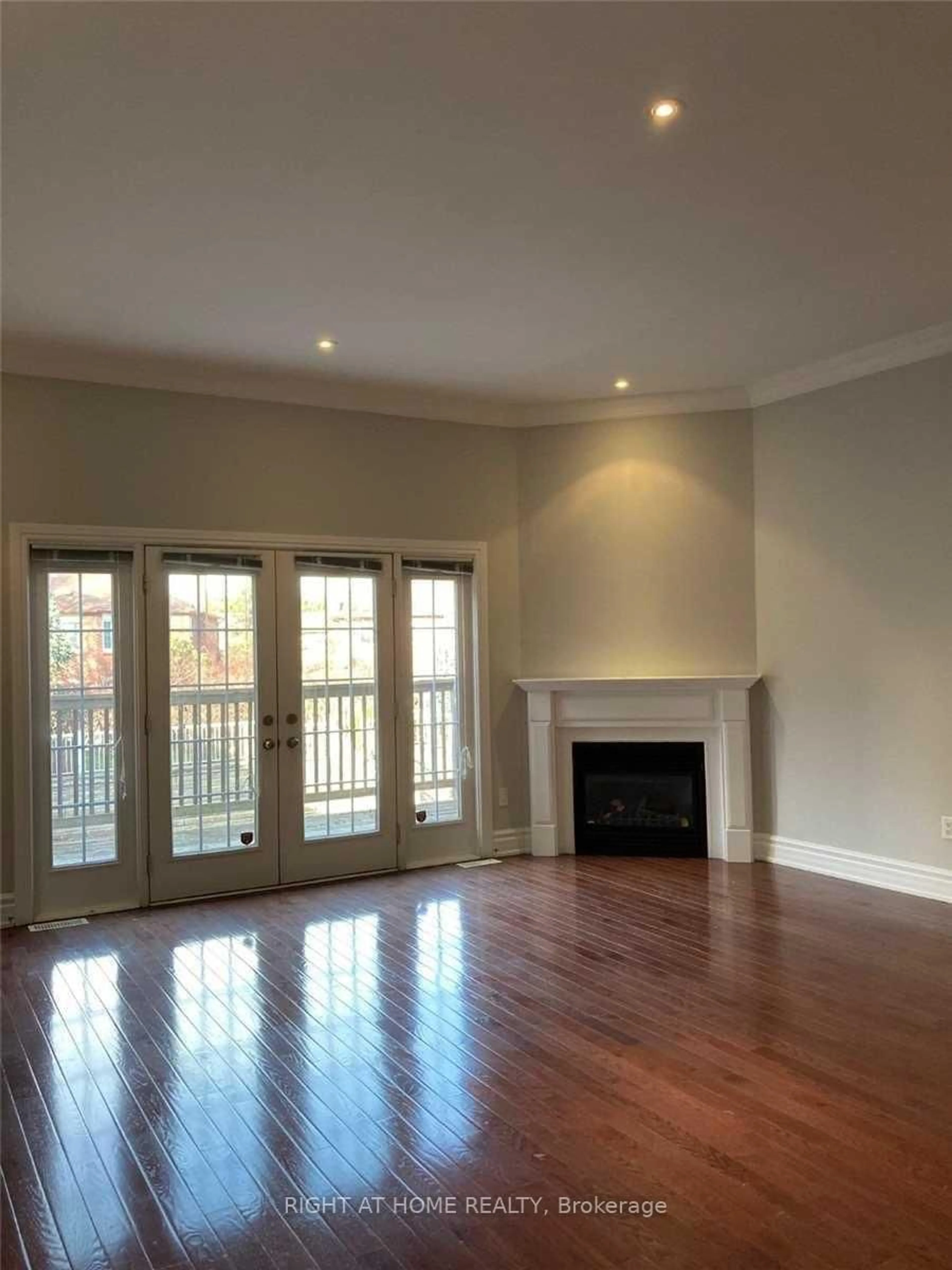 A pic of a room for 1009 Lorne Park Rd #2, Mississauga Ontario L5H 2Z9