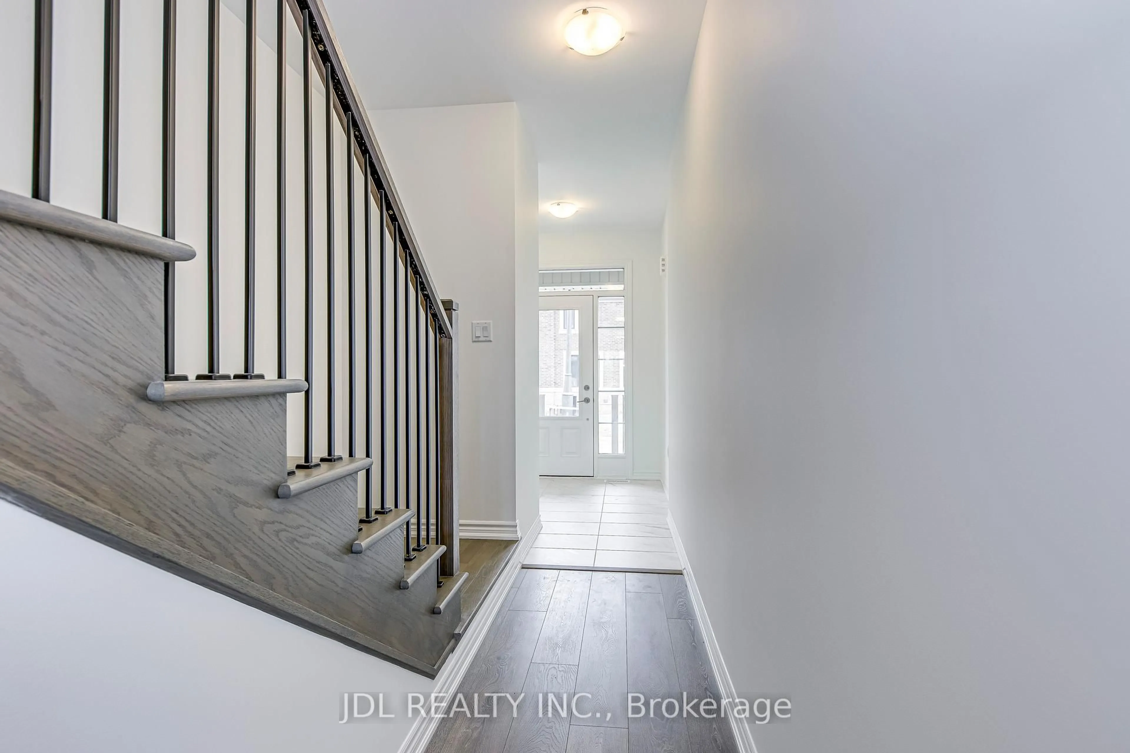 Indoor entryway for 3036 Robert Lamb Blvd, Oakville Ontario L6H 7H5