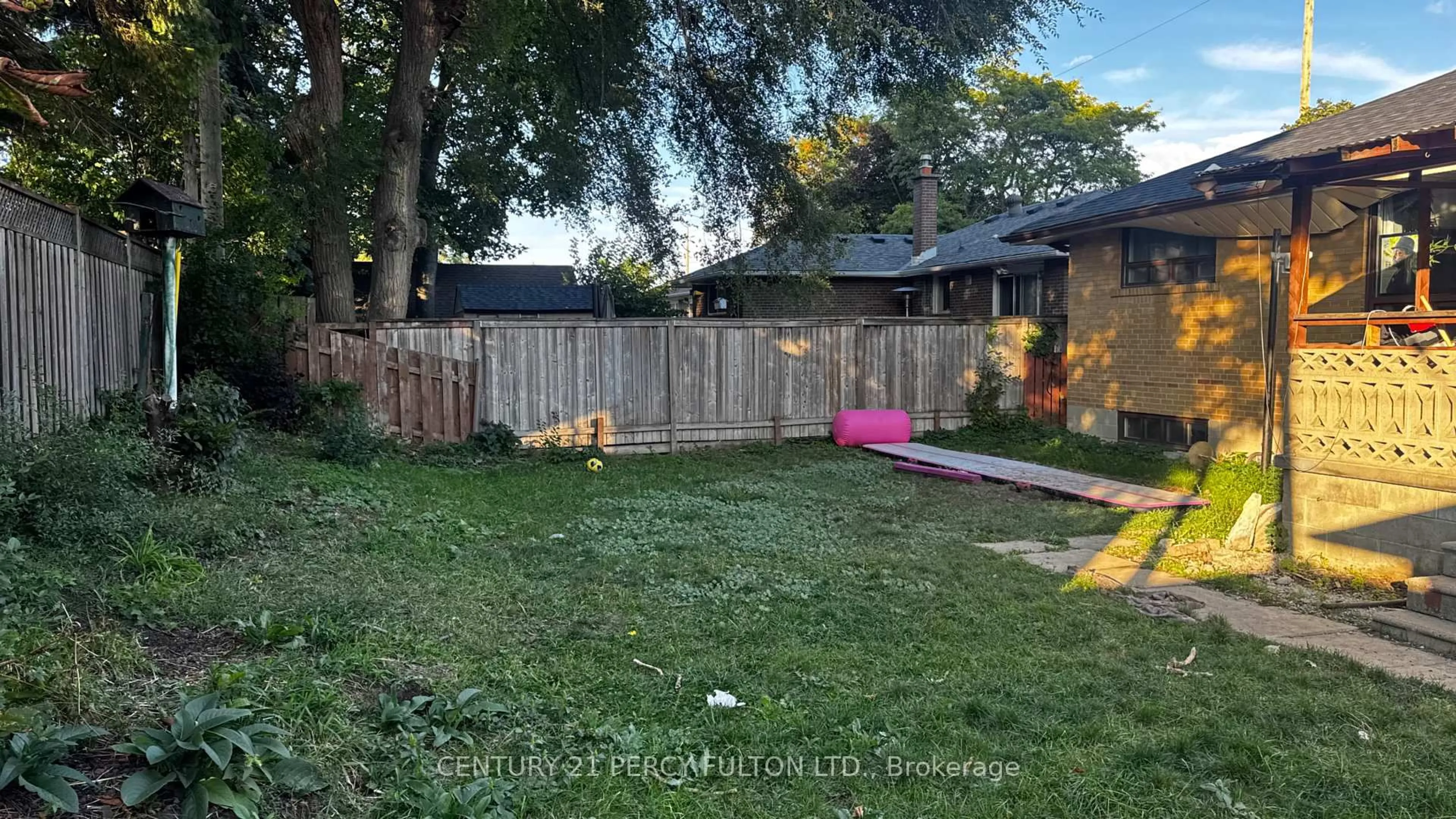 A pic from outside/outdoor area/front of a property/back of a property/a pic from drone, street for 48 Campbell Dr, Brampton Ontario L6X 2H7