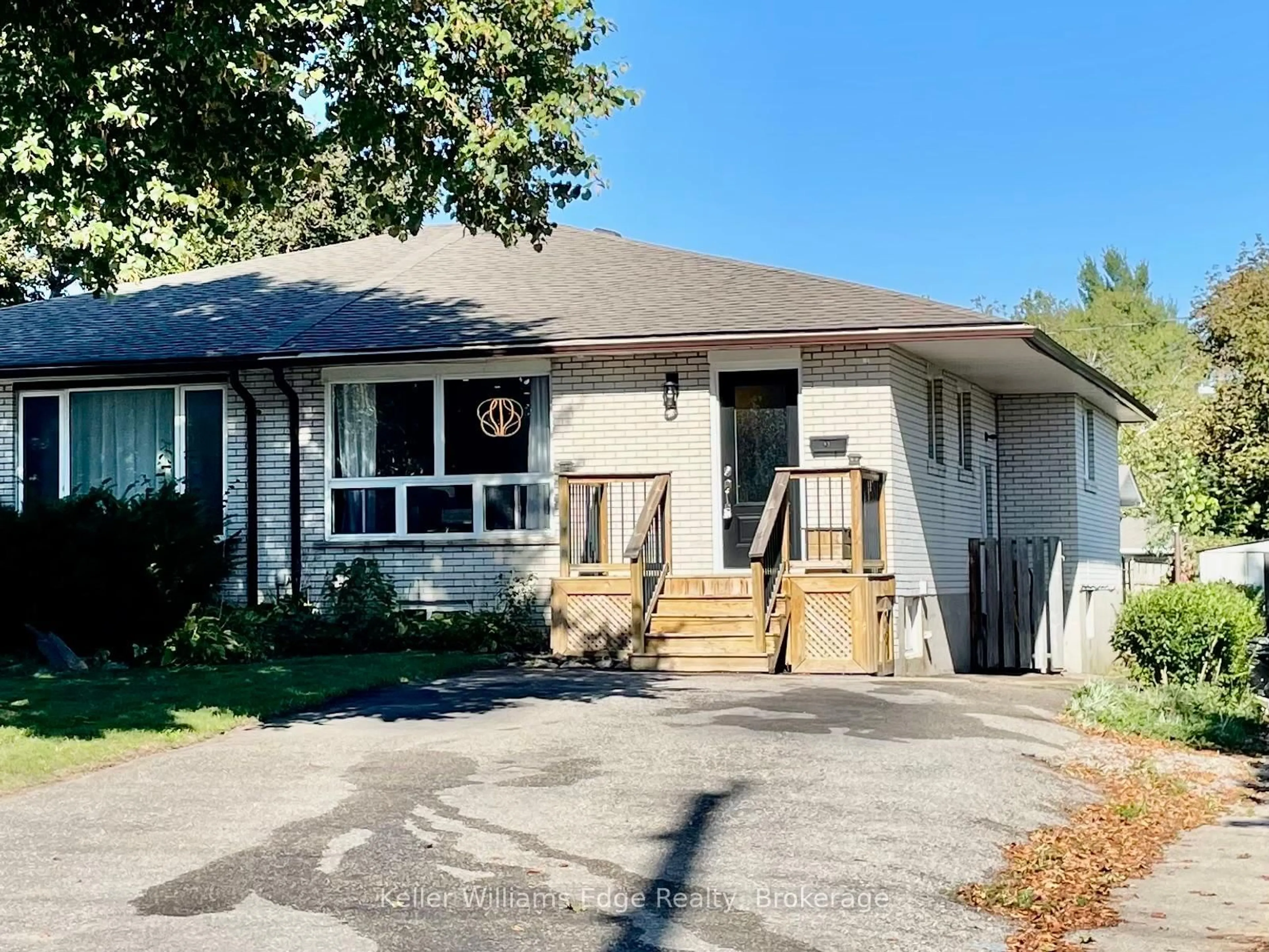 Home with vinyl exterior material, street for 93A Dawson Rd, Orangeville Ontario L9W 2W7