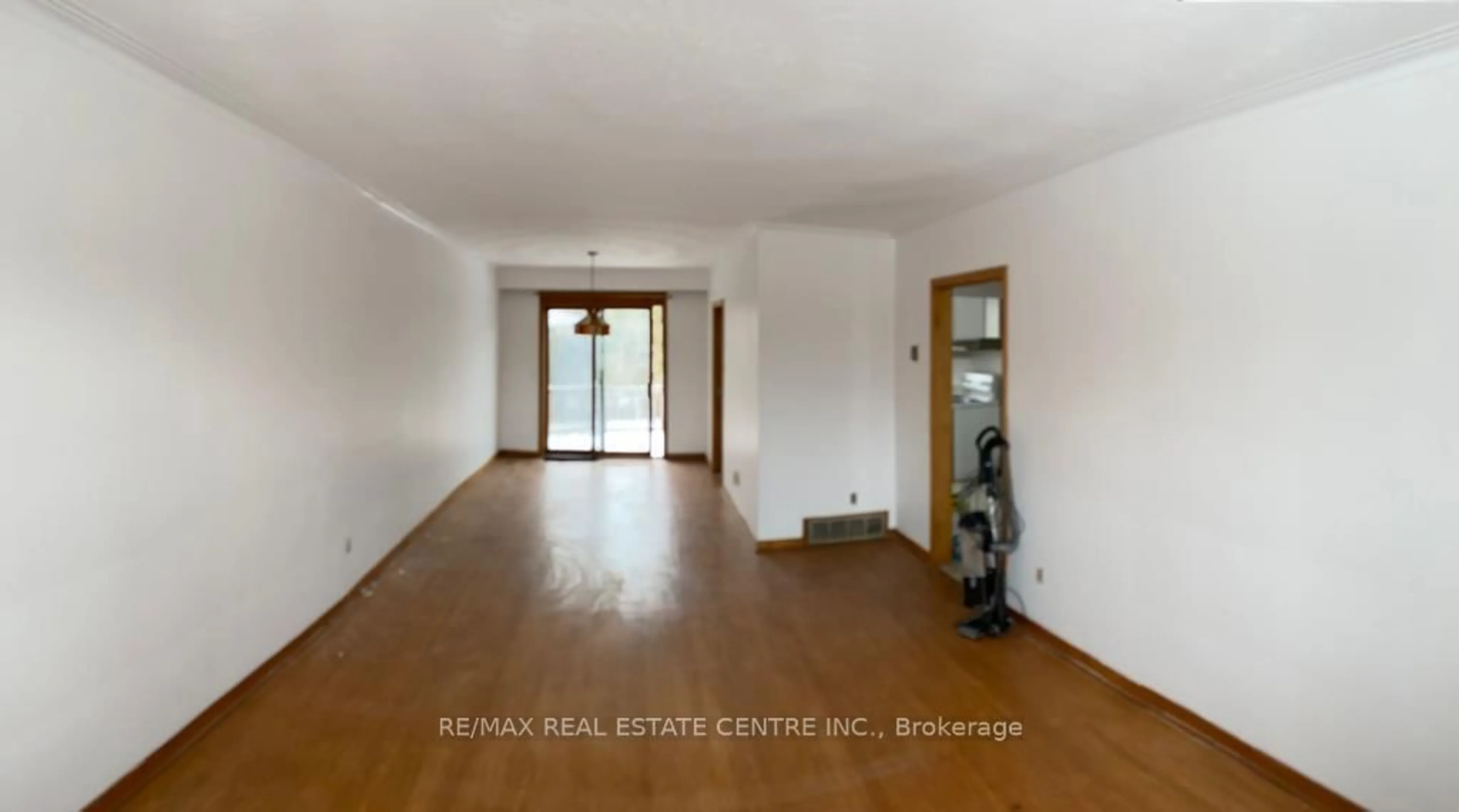 A pic of a room for 462 Scarsdale Cres, Oakville Ontario L6W 3W7