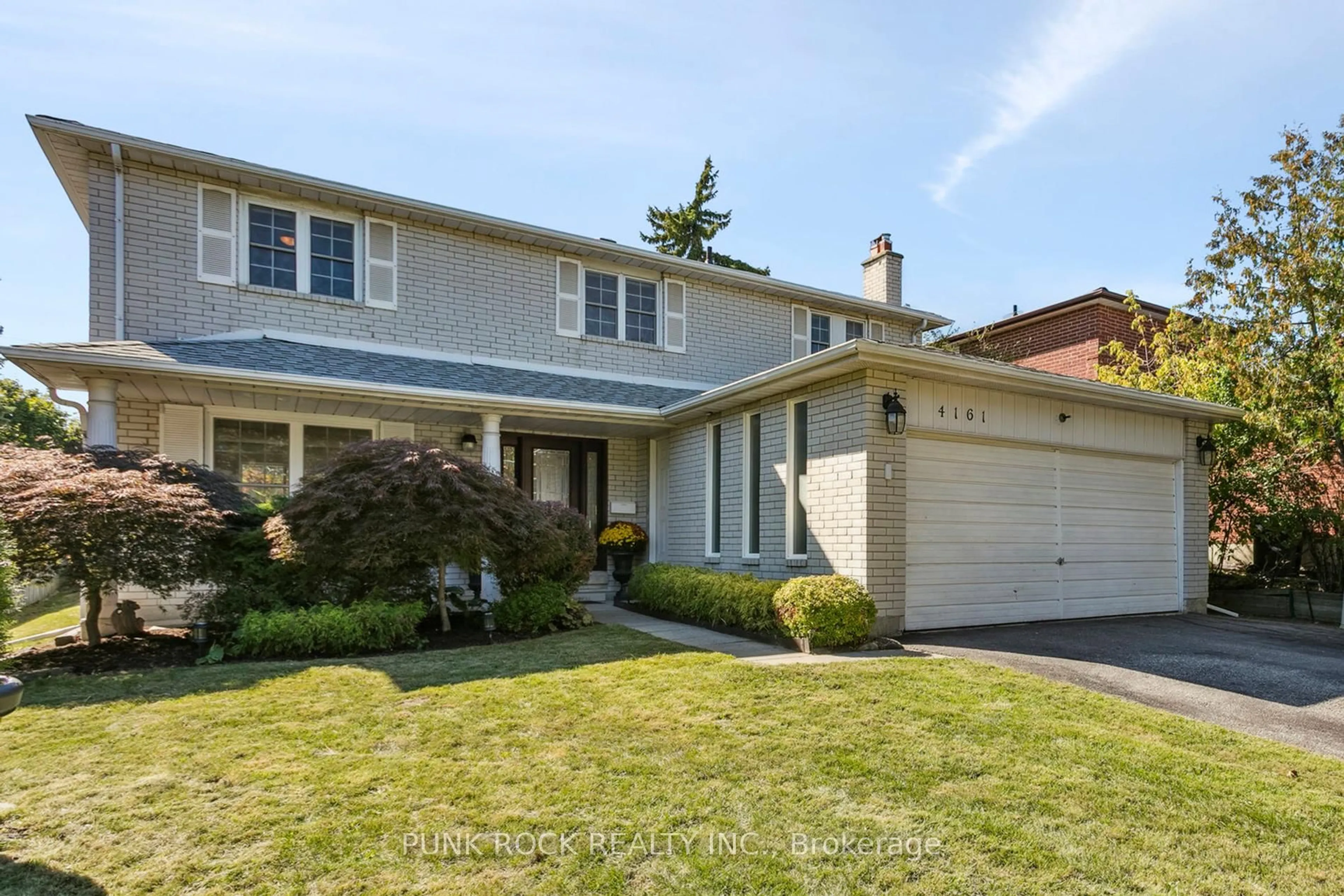 Home with vinyl exterior material, street for 4161 Claypine Rise, Mississauga Ontario L4W 2G5