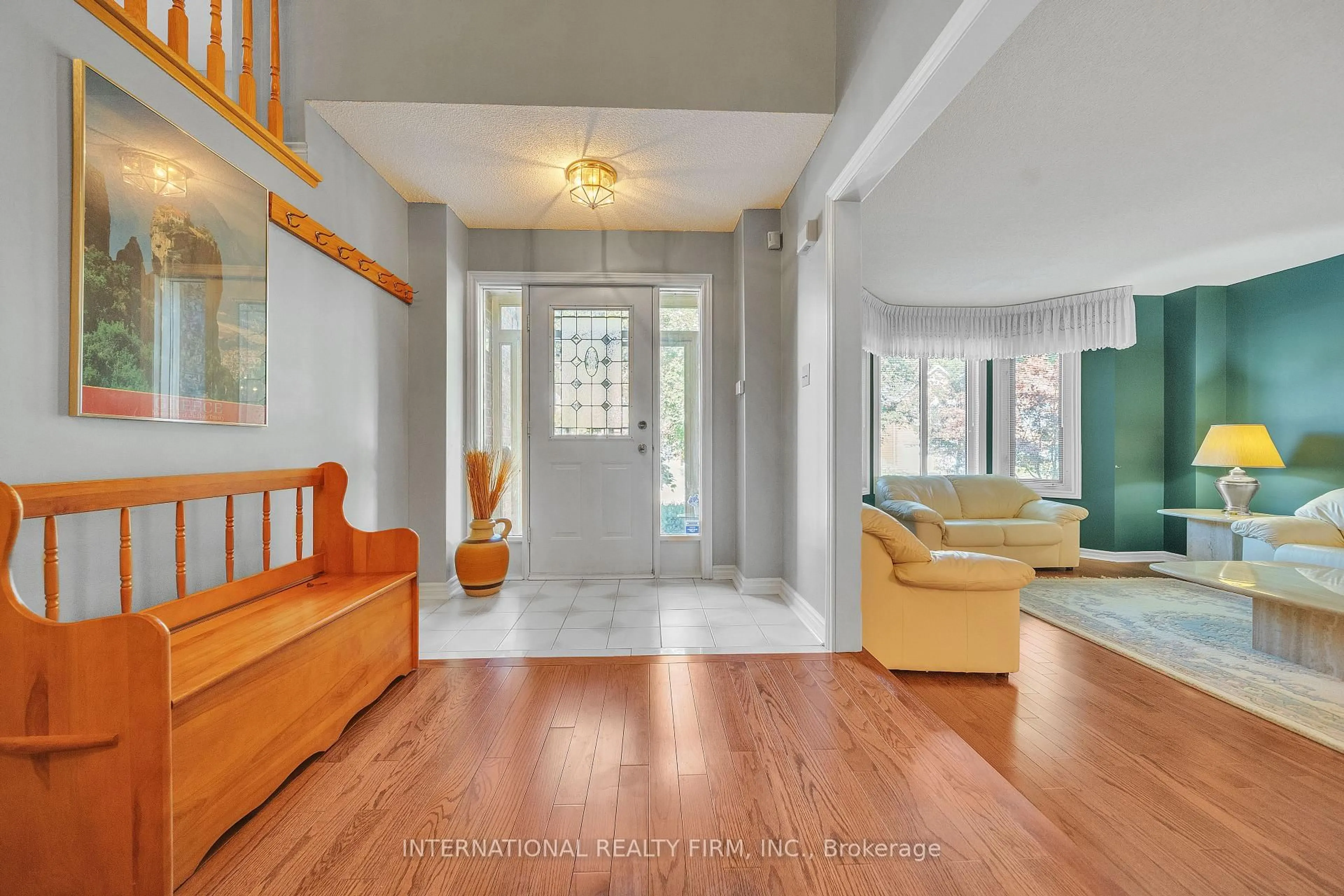 Indoor entryway for 3674 St. Laurent Crt, Mississauga Ontario L5L 4T1