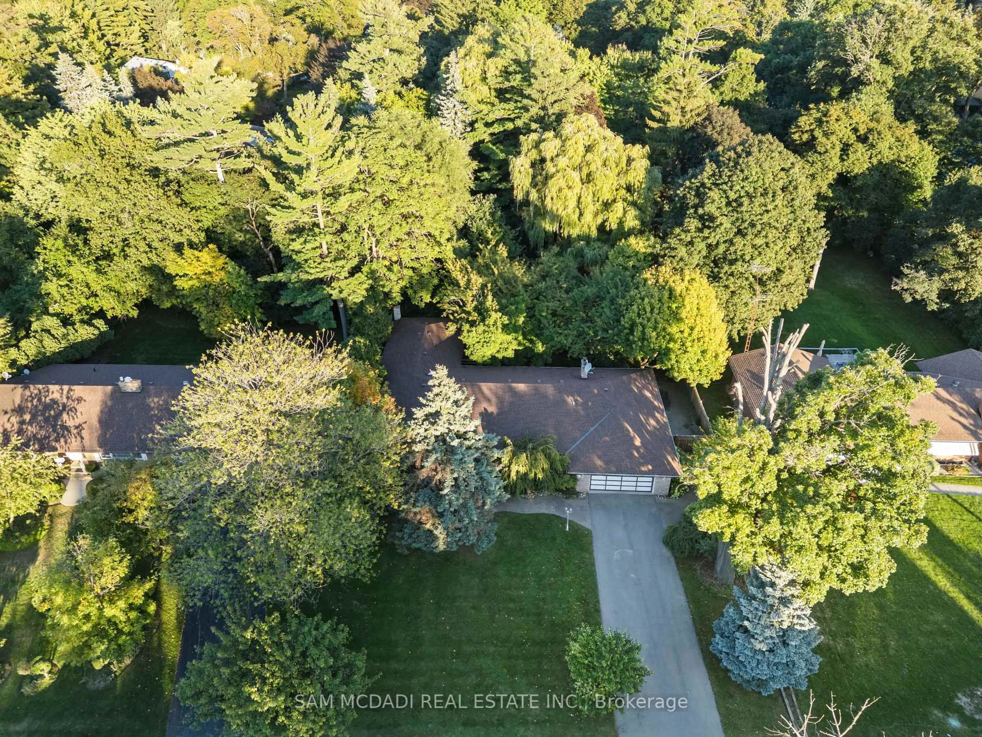 A pic from outside/outdoor area/front of a property/back of a property/a pic from drone, forest/trees view for 610 Kedleston Way, Mississauga Ontario L5H 1Y5