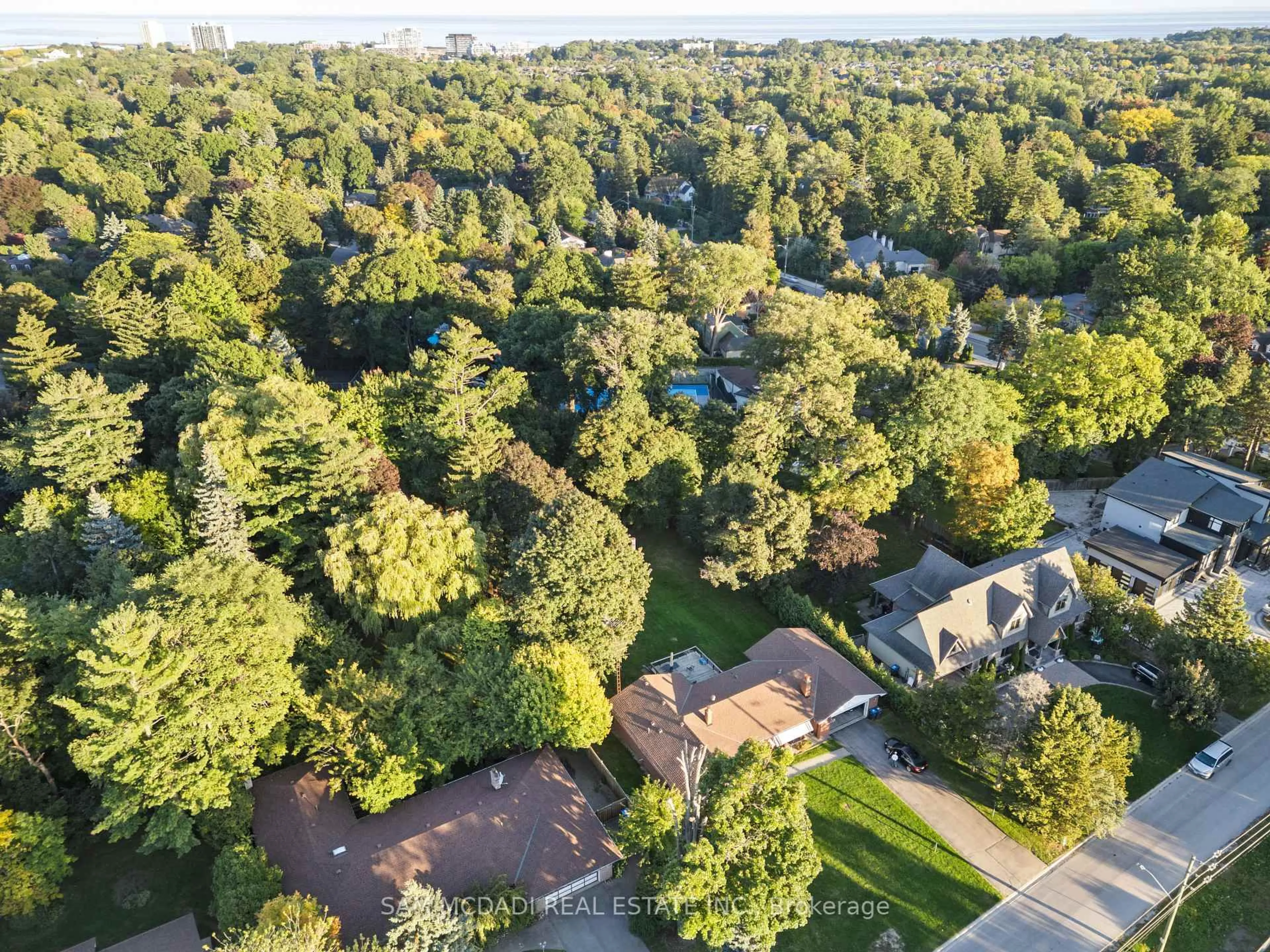 A pic from outside/outdoor area/front of a property/back of a property/a pic from drone, forest/trees view for 610 Kedleston Way, Mississauga Ontario L5H 1Y5