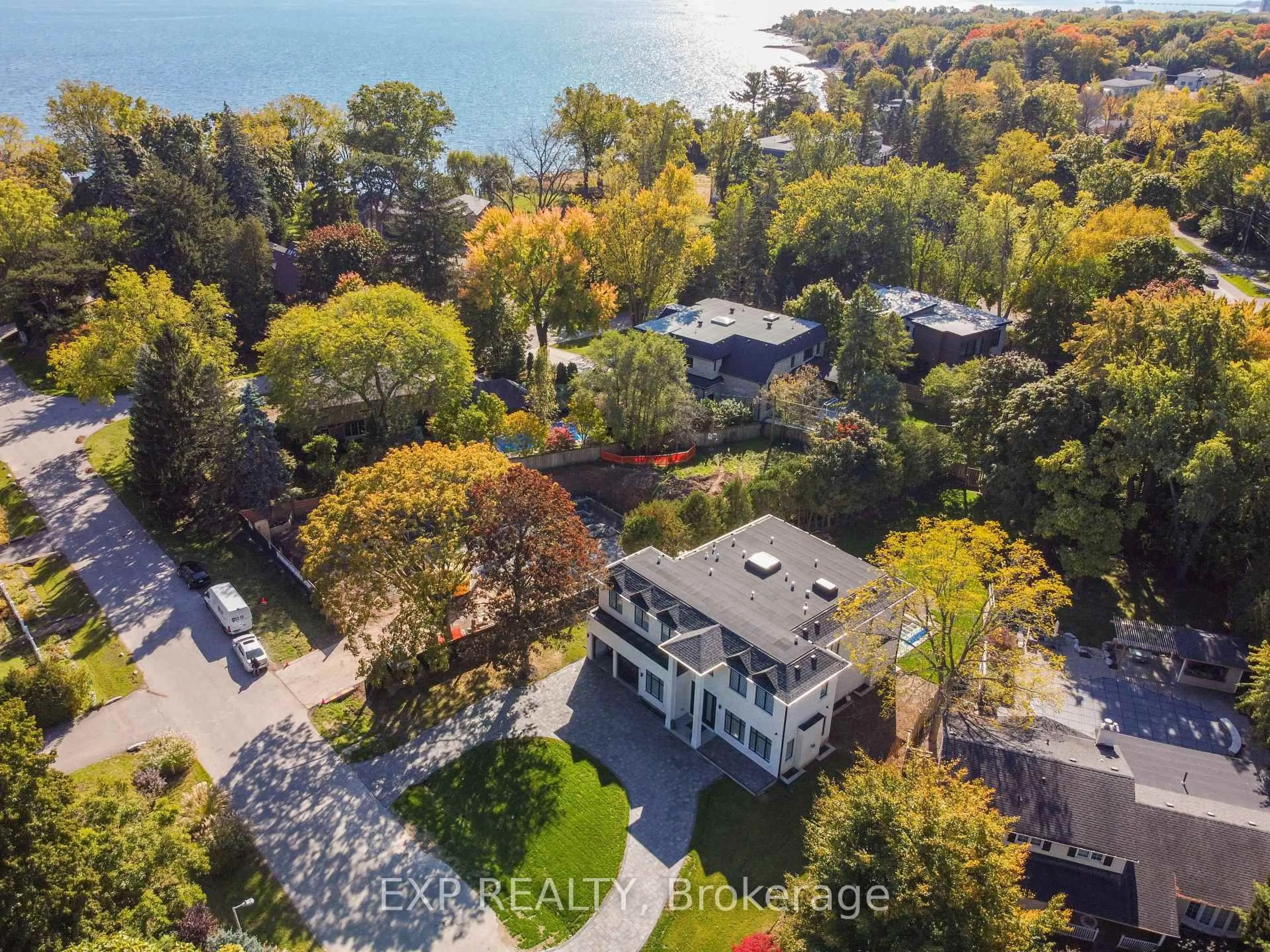 A pic from outside/outdoor area/front of a property/back of a property/a pic from drone, water/lake/river/ocean view for 150 WOLFDALE Ave, Oakville Ontario L6L 4S1