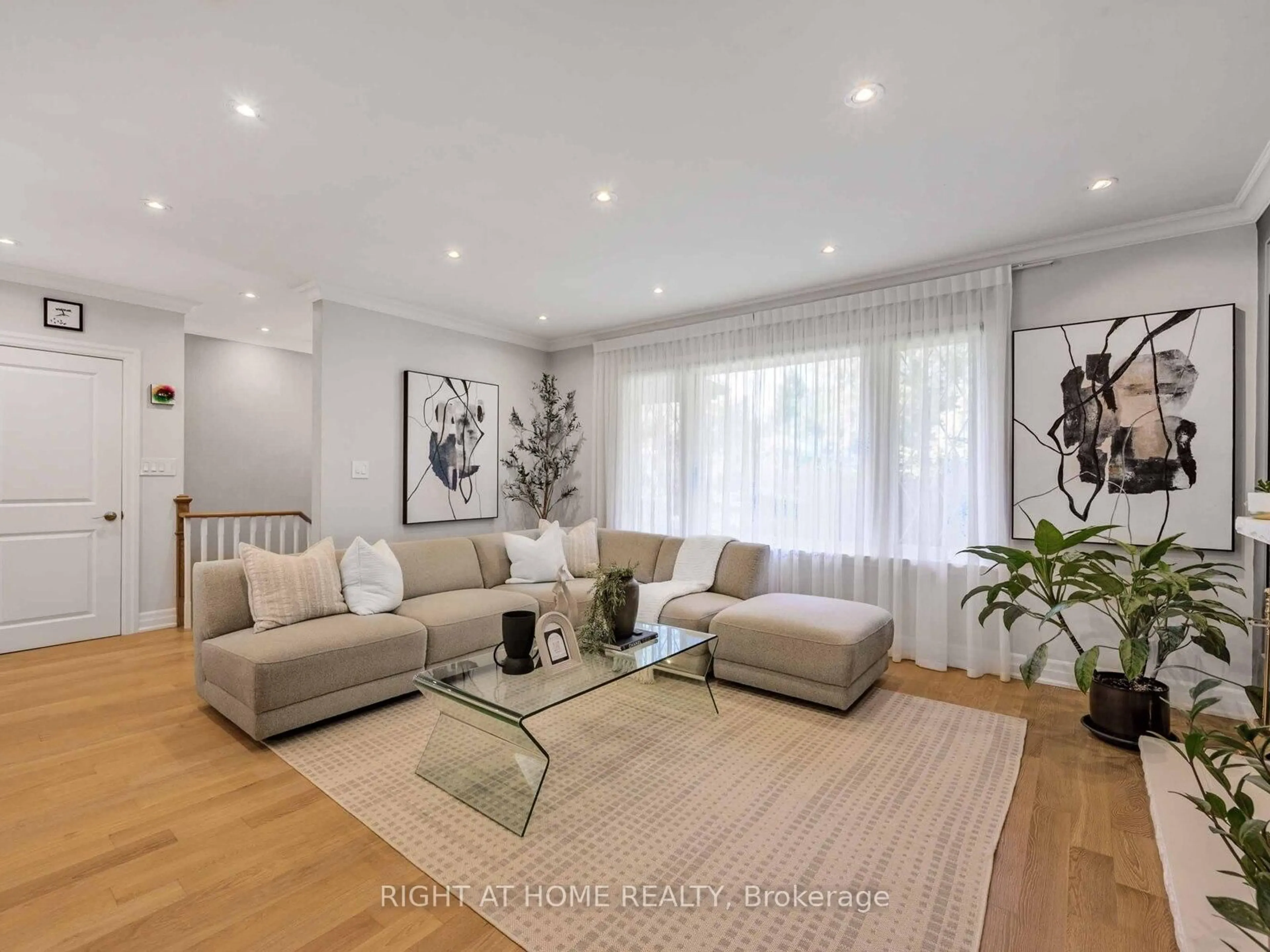 Living room with furniture, unknown for 7 Bloorlea Cres, Toronto Ontario M9B 1P2