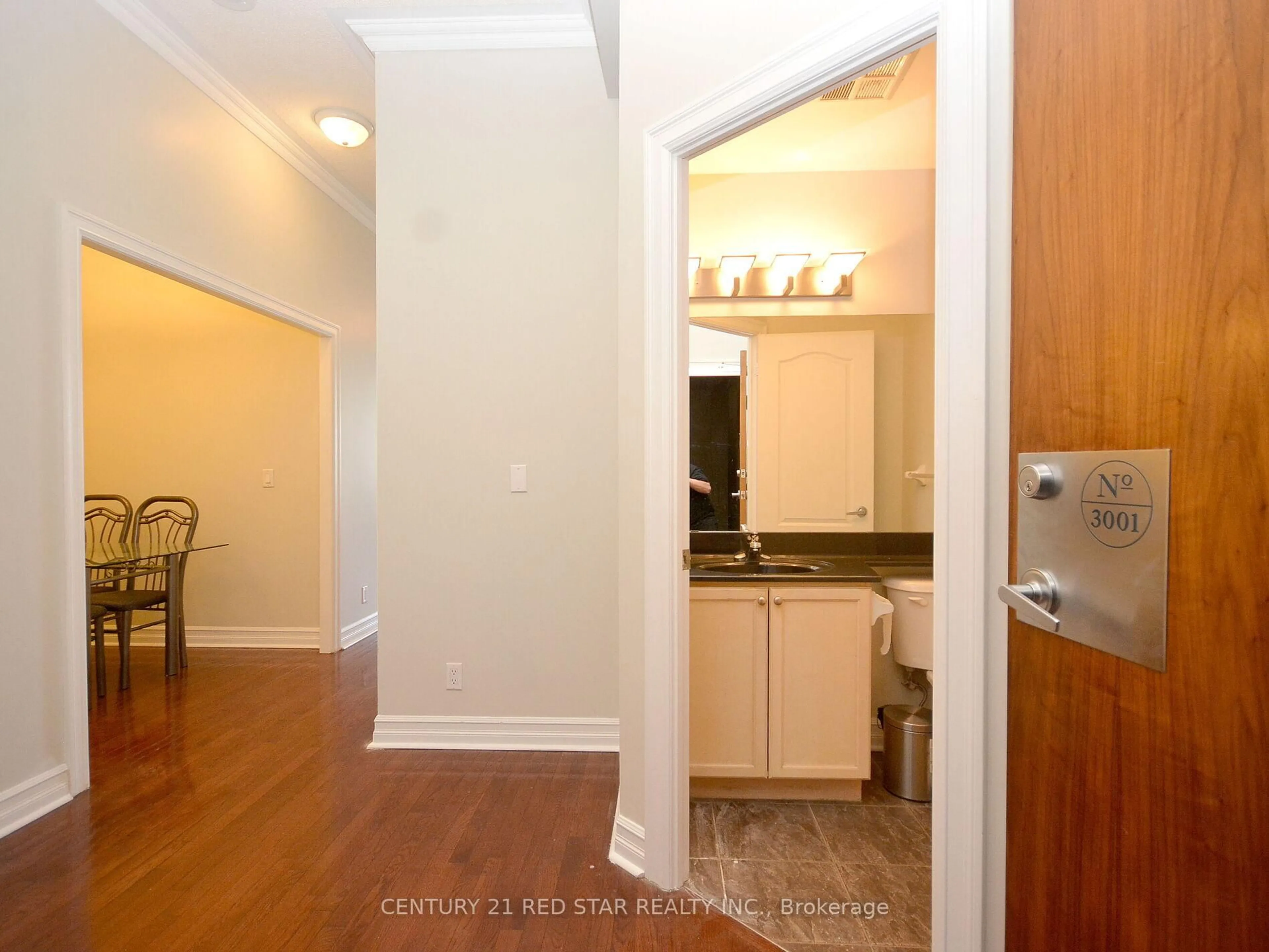 Indoor entryway for 1 Elm Dr #3001, Mississauga Ontario L5B 4M1