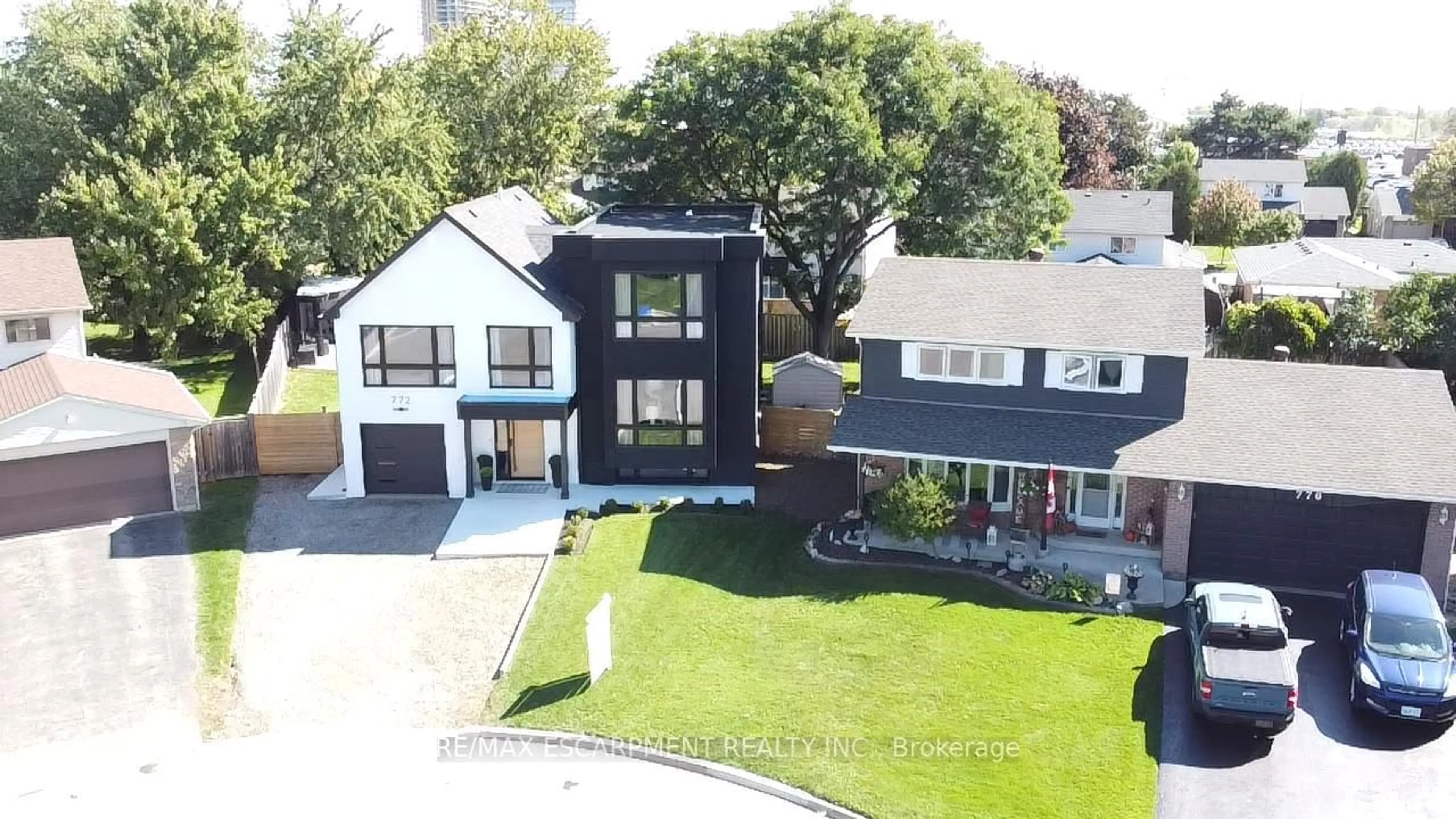 A pic from outside/outdoor area/front of a property/back of a property/a pic from drone, street for 772 Banting Crt, Milton Ontario L9T 3M5