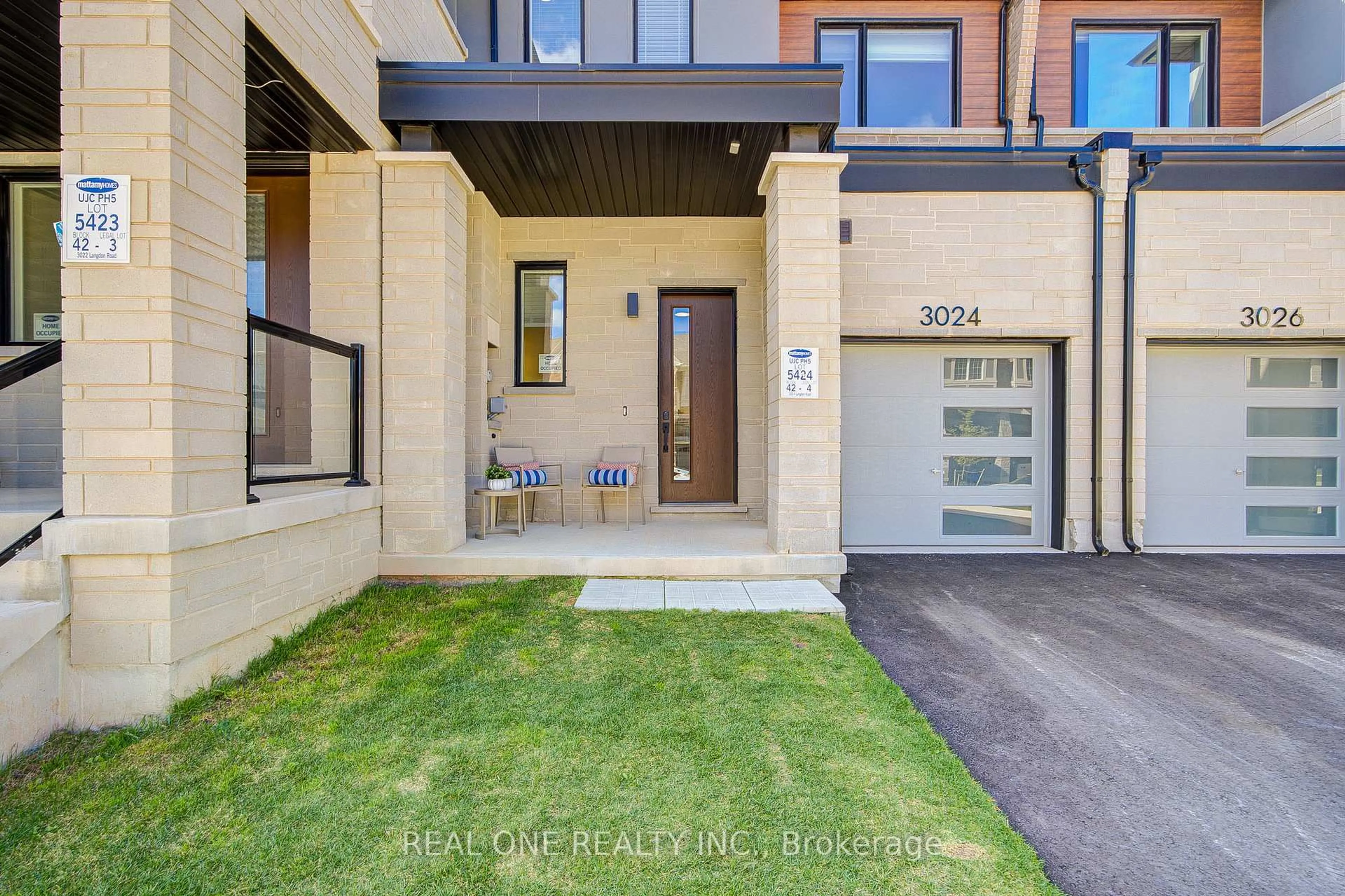 Indoor entryway for 3024 Langdon Rd, Oakville Ontario L6H 7Y5