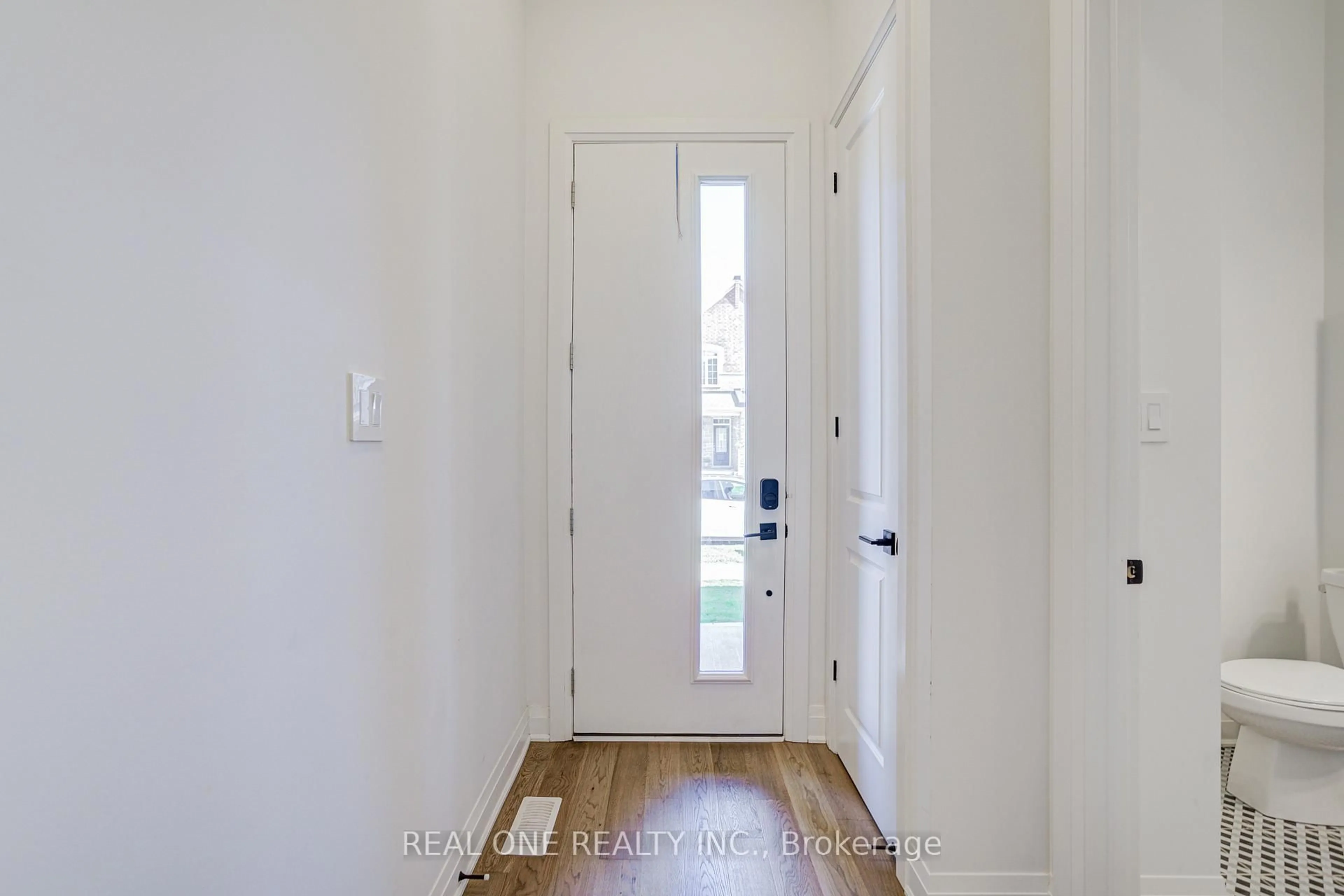 Indoor entryway for 3024 Langdon Rd, Oakville Ontario L6H 7Y5