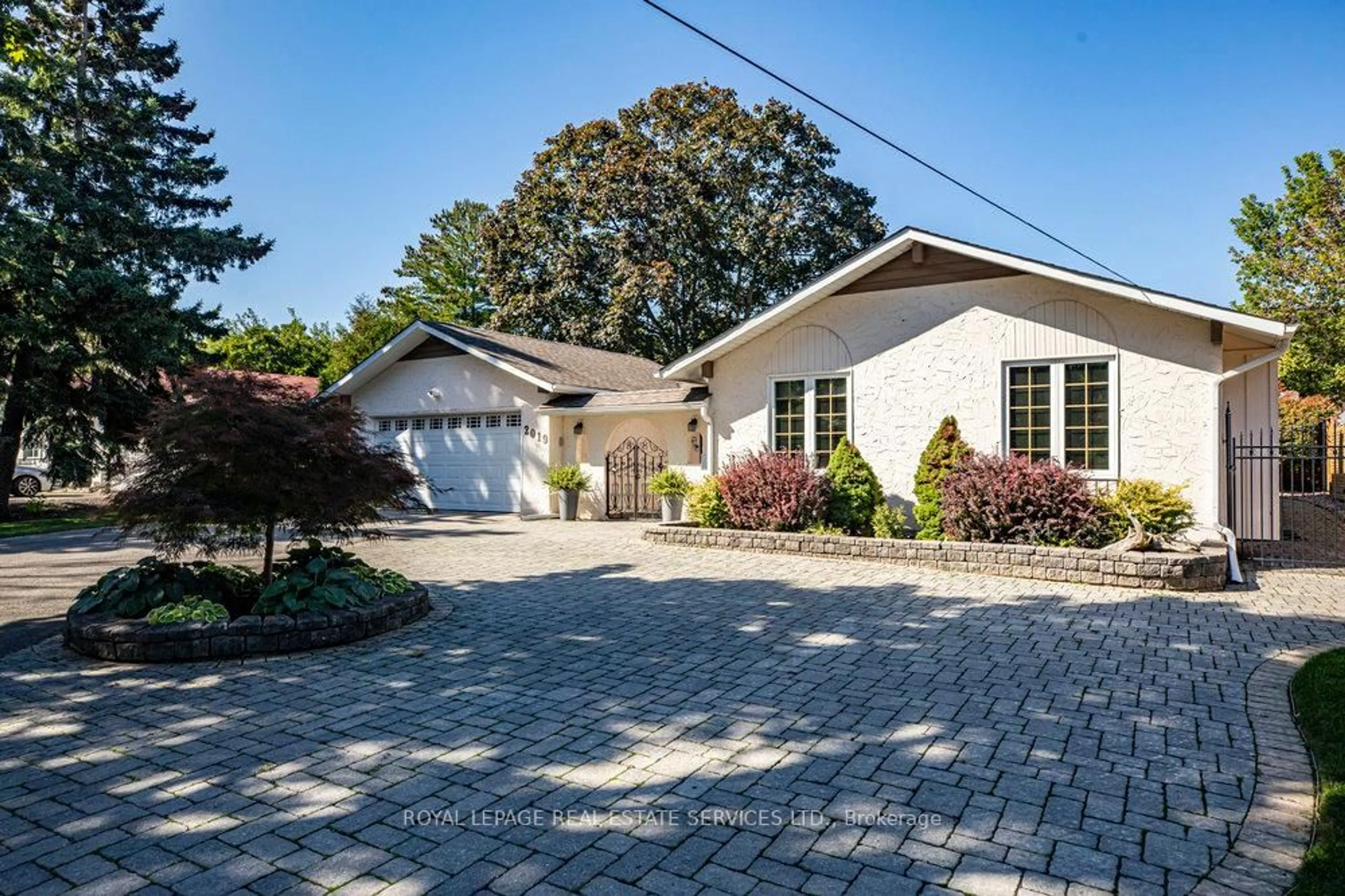 Home with brick exterior material, street for 2019 Lakeshore Rd, Oakville Ontario L6L 1G6