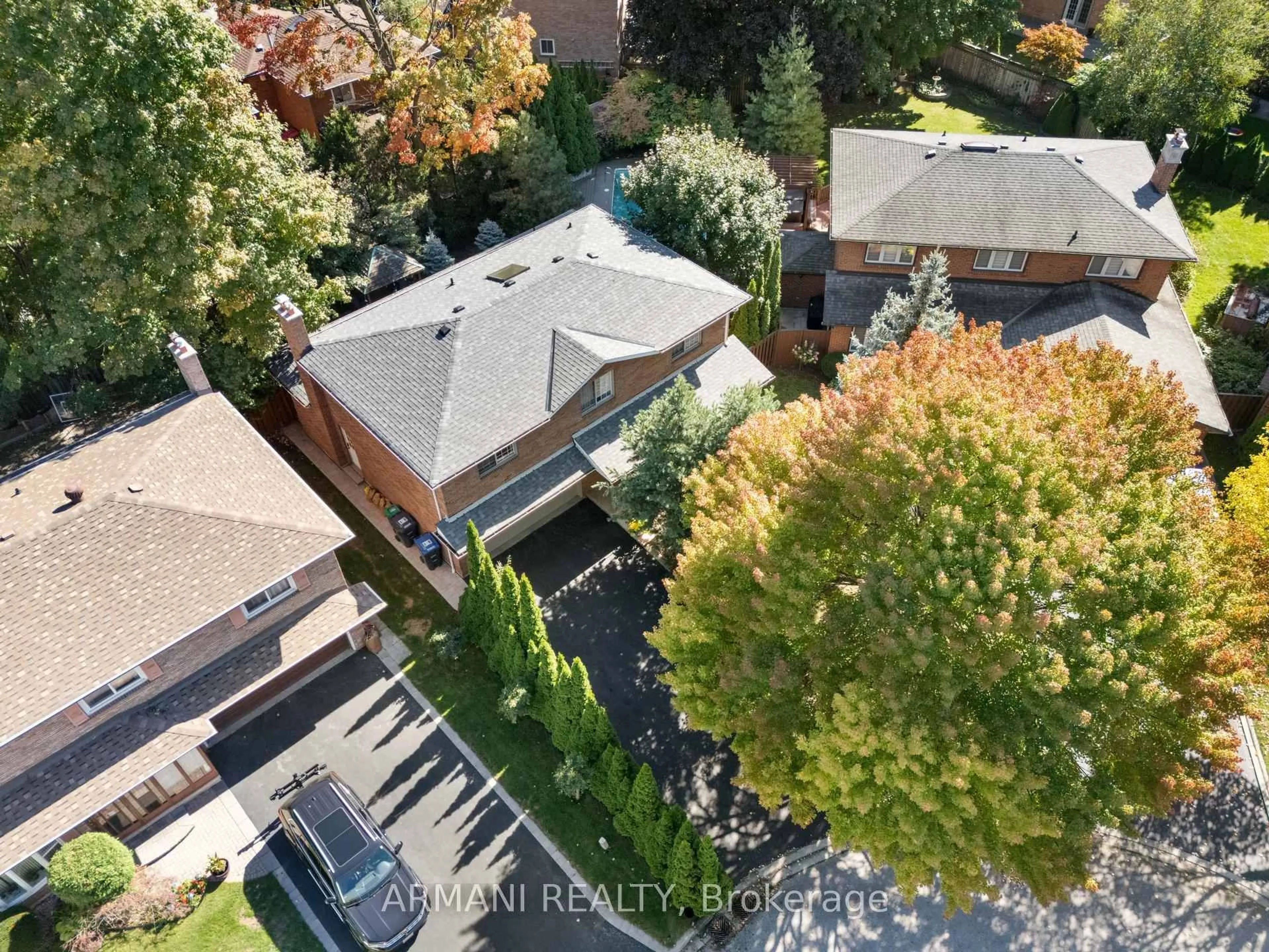A pic from outside/outdoor area/front of a property/back of a property/a pic from drone, city buildings view from balcony for 3072 Gambin Crt, Mississauga Ontario L5A 3Z6