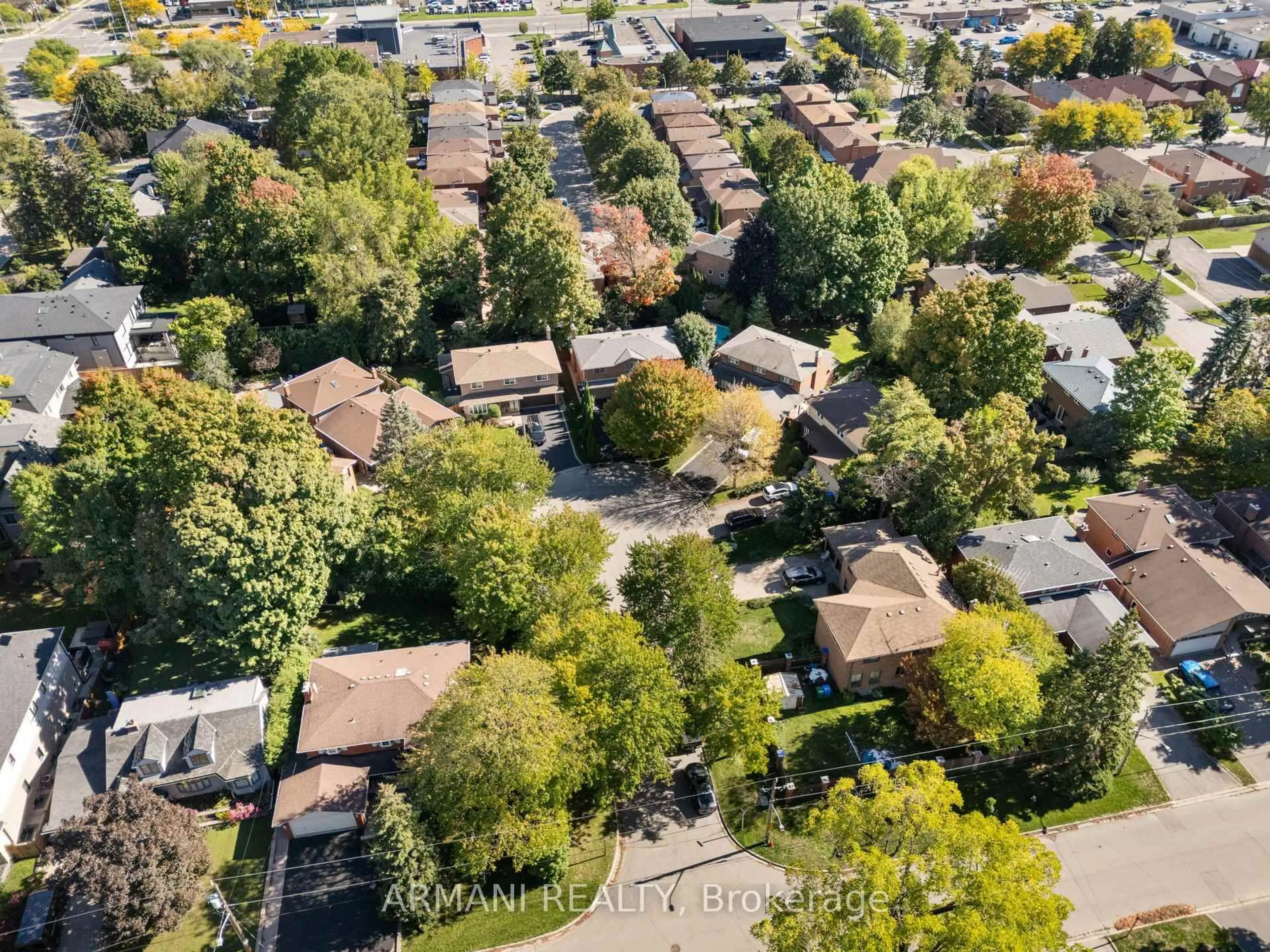 A pic from outside/outdoor area/front of a property/back of a property/a pic from drone, street for 3072 Gambin Crt, Mississauga Ontario L5A 3Z6
