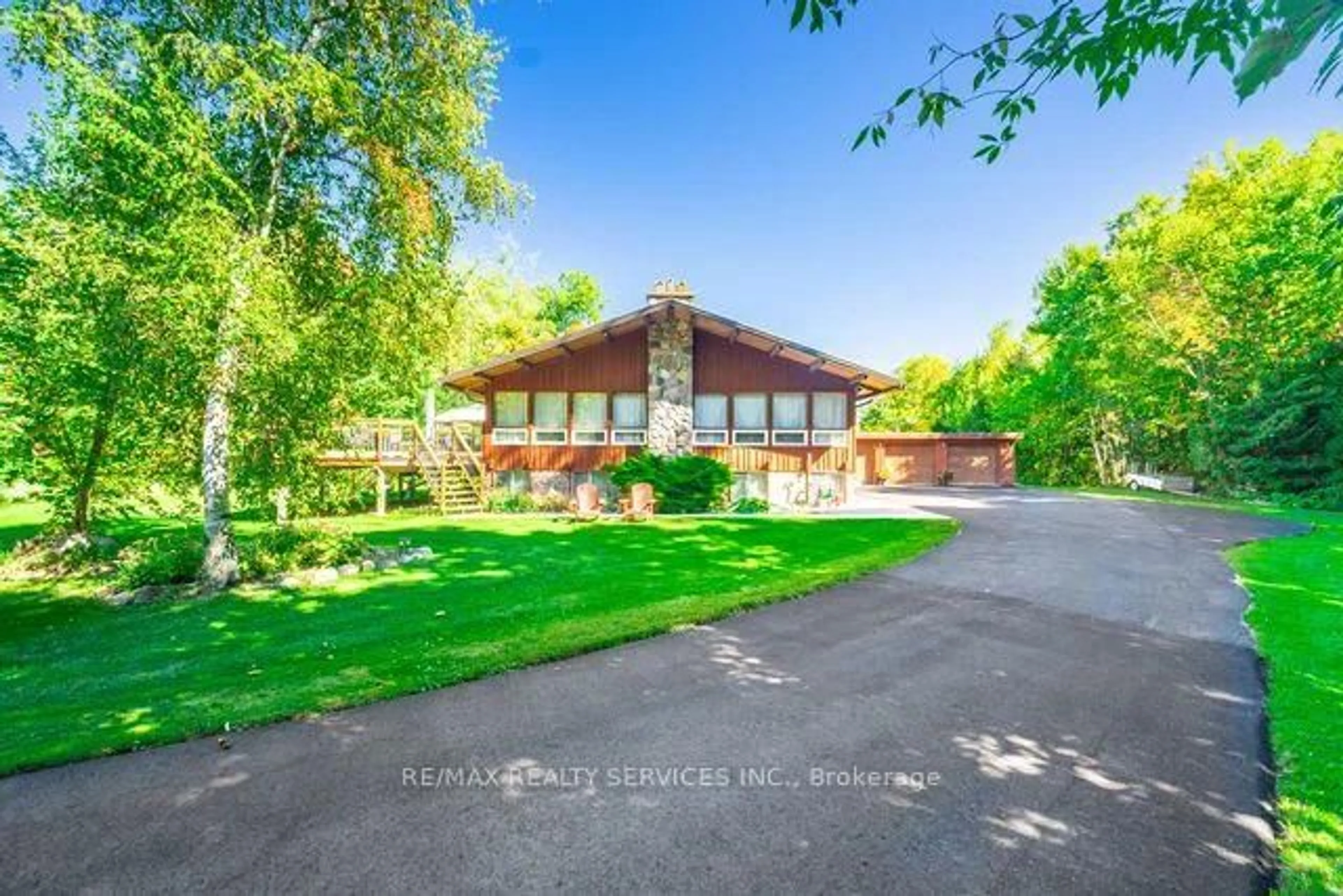 A pic from outside/outdoor area/front of a property/back of a property/a pic from drone, unknown for 24 Cedar Dr, Caledon Ontario L7K 1H6