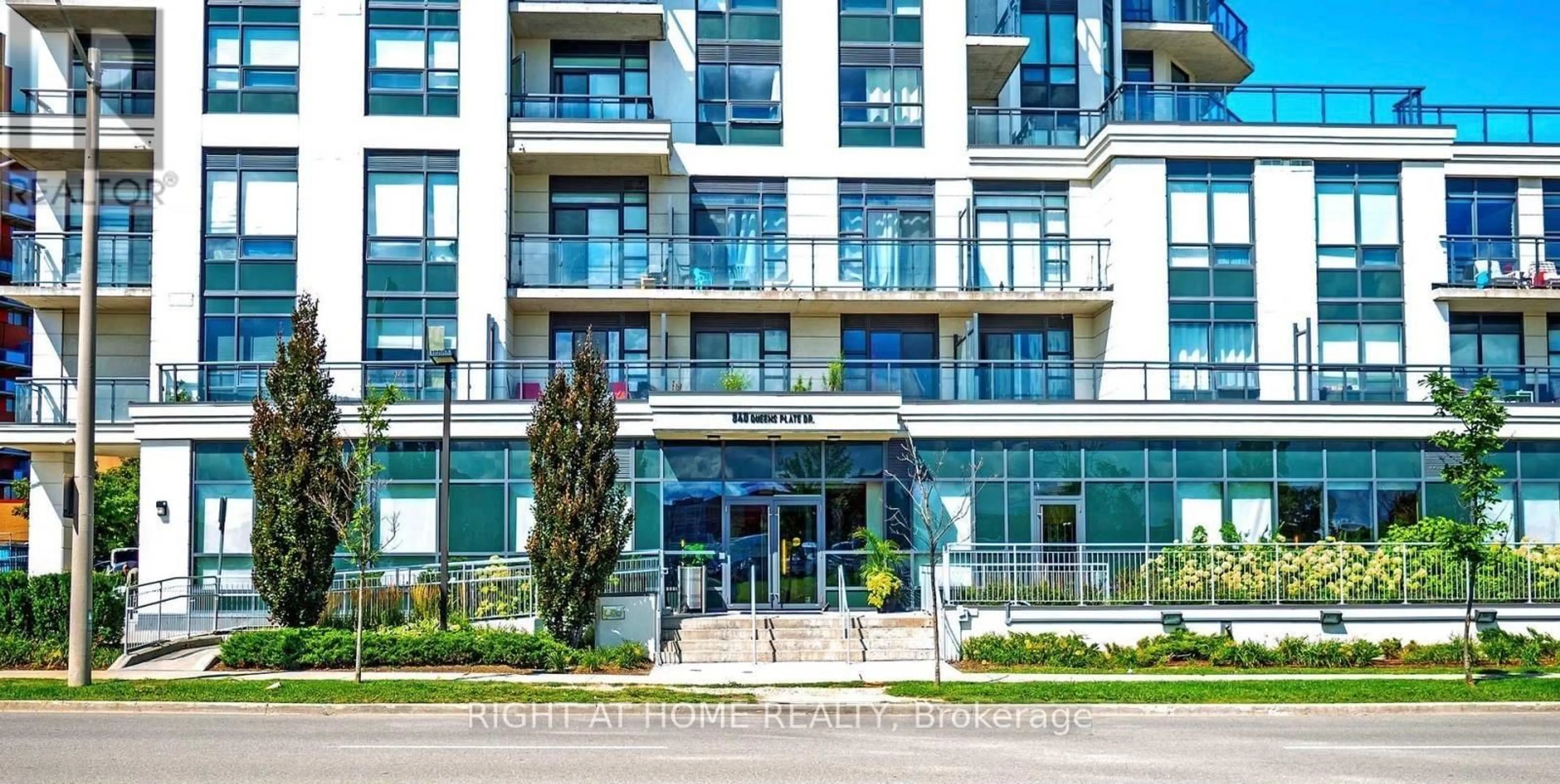 Indoor foyer for 840 Queens Plate Dr #1402, Toronto Ontario M9W 0E7
