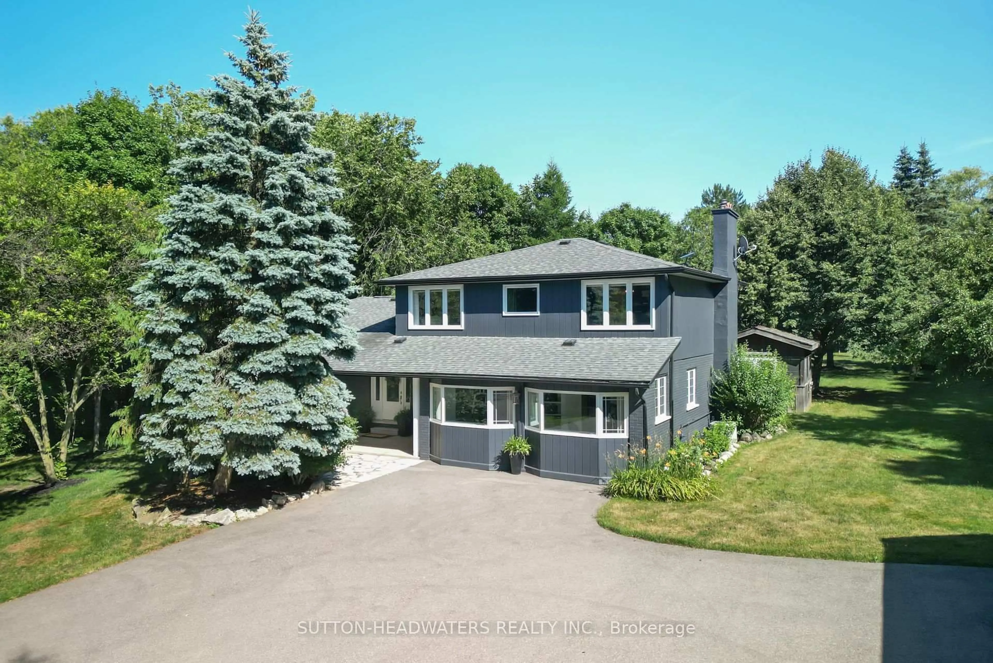 A pic from outside/outdoor area/front of a property/back of a property/a pic from drone, street for 563 River Rd, Caledon Ontario L7K 0E5