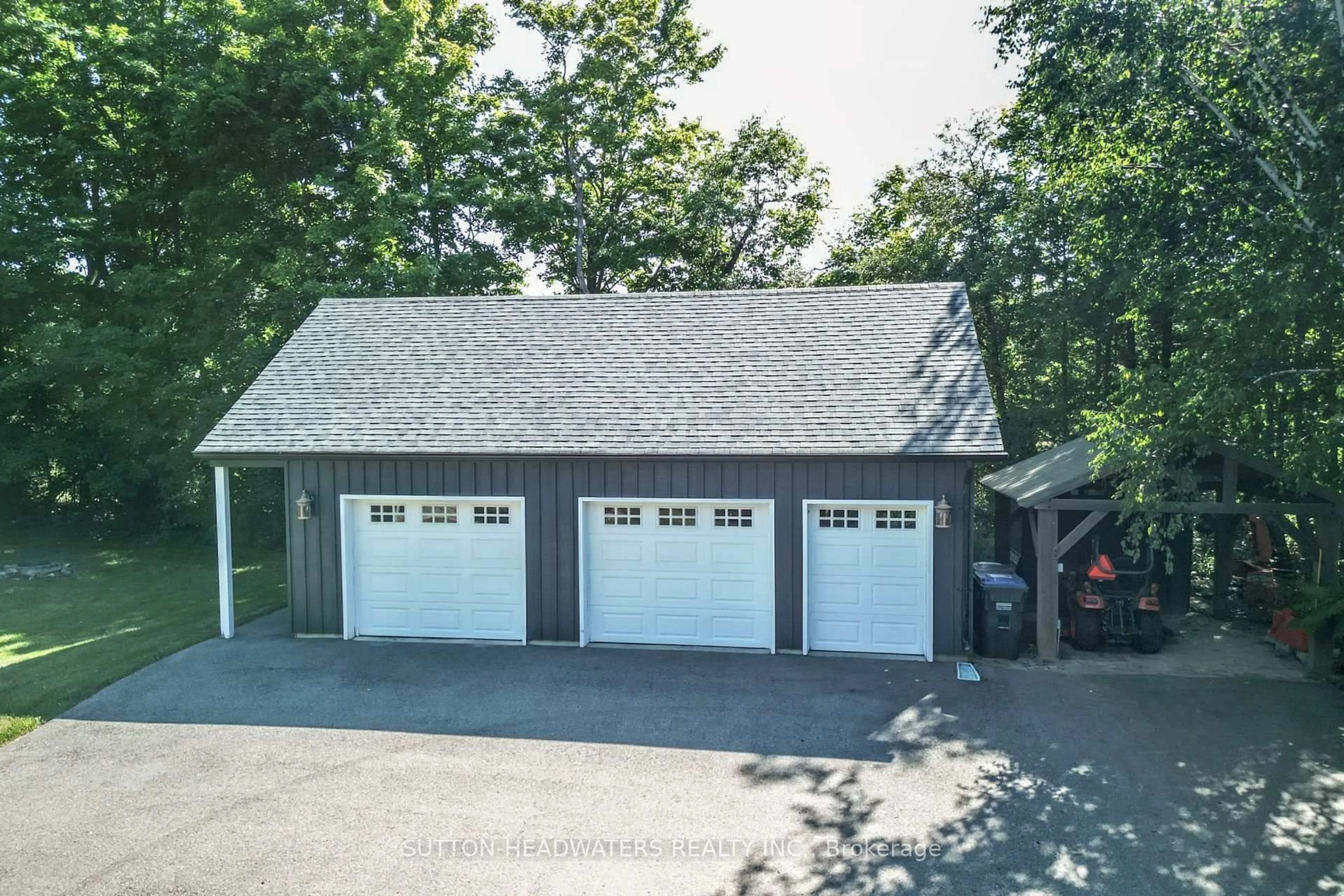 Indoor garage for 563 River Rd, Caledon Ontario L7K 0E5