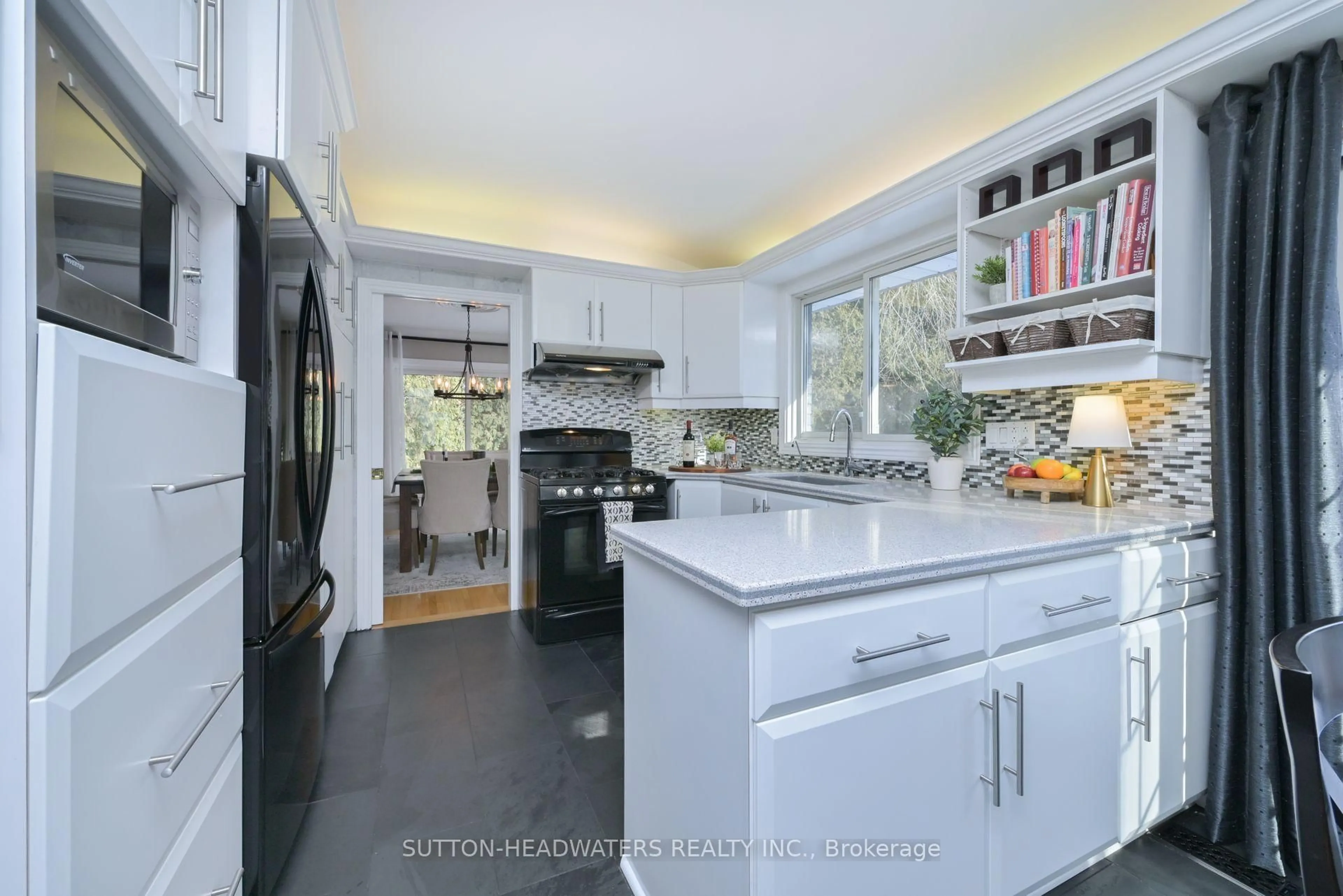 Open concept kitchen, ceramic/tile floor for 563 River Rd, Caledon Ontario L7K 0E5