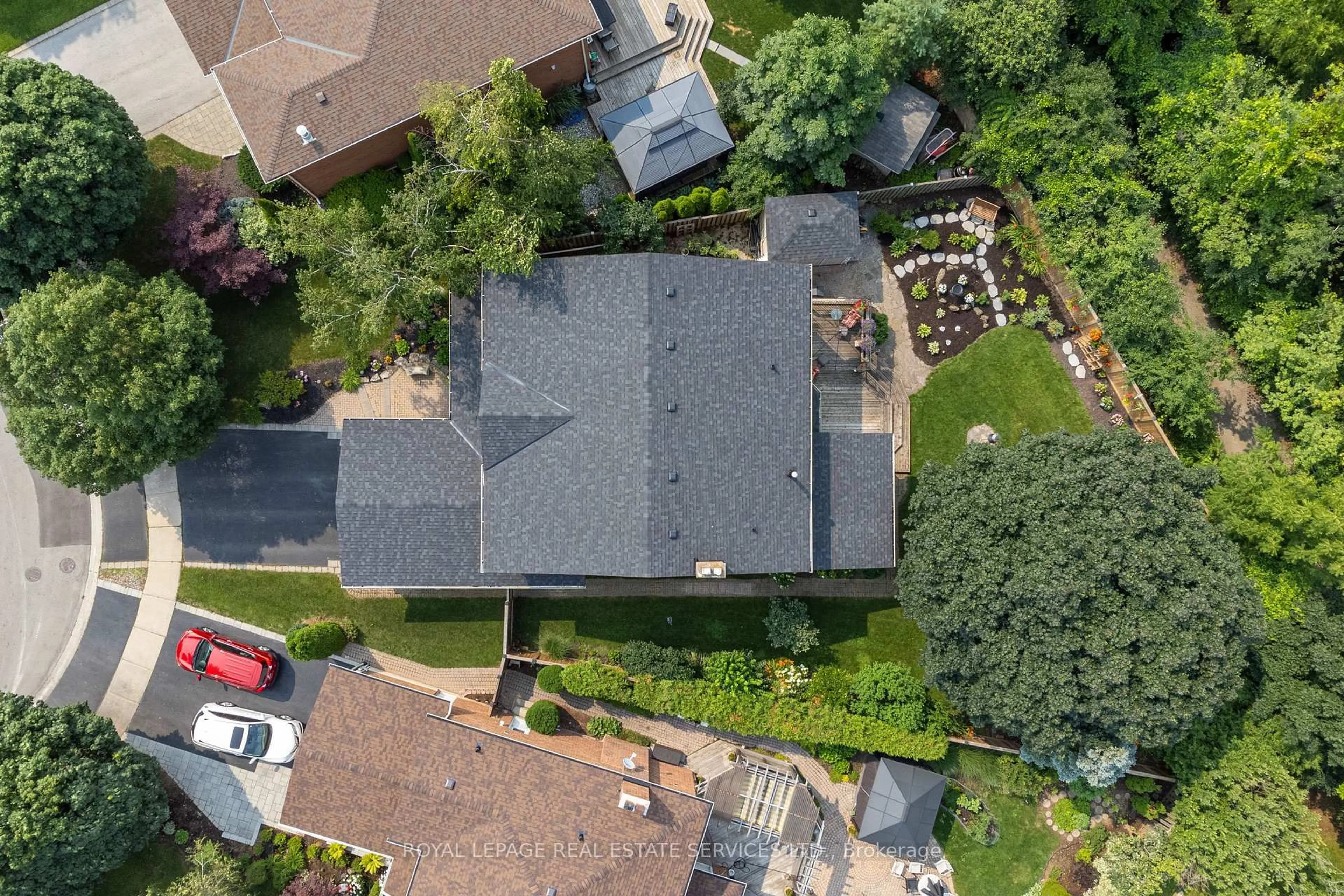 A pic from outside/outdoor area/front of a property/back of a property/a pic from drone, unknown for 1210 BEECHGROVE Cres, Oakville Ontario L6M 2B4