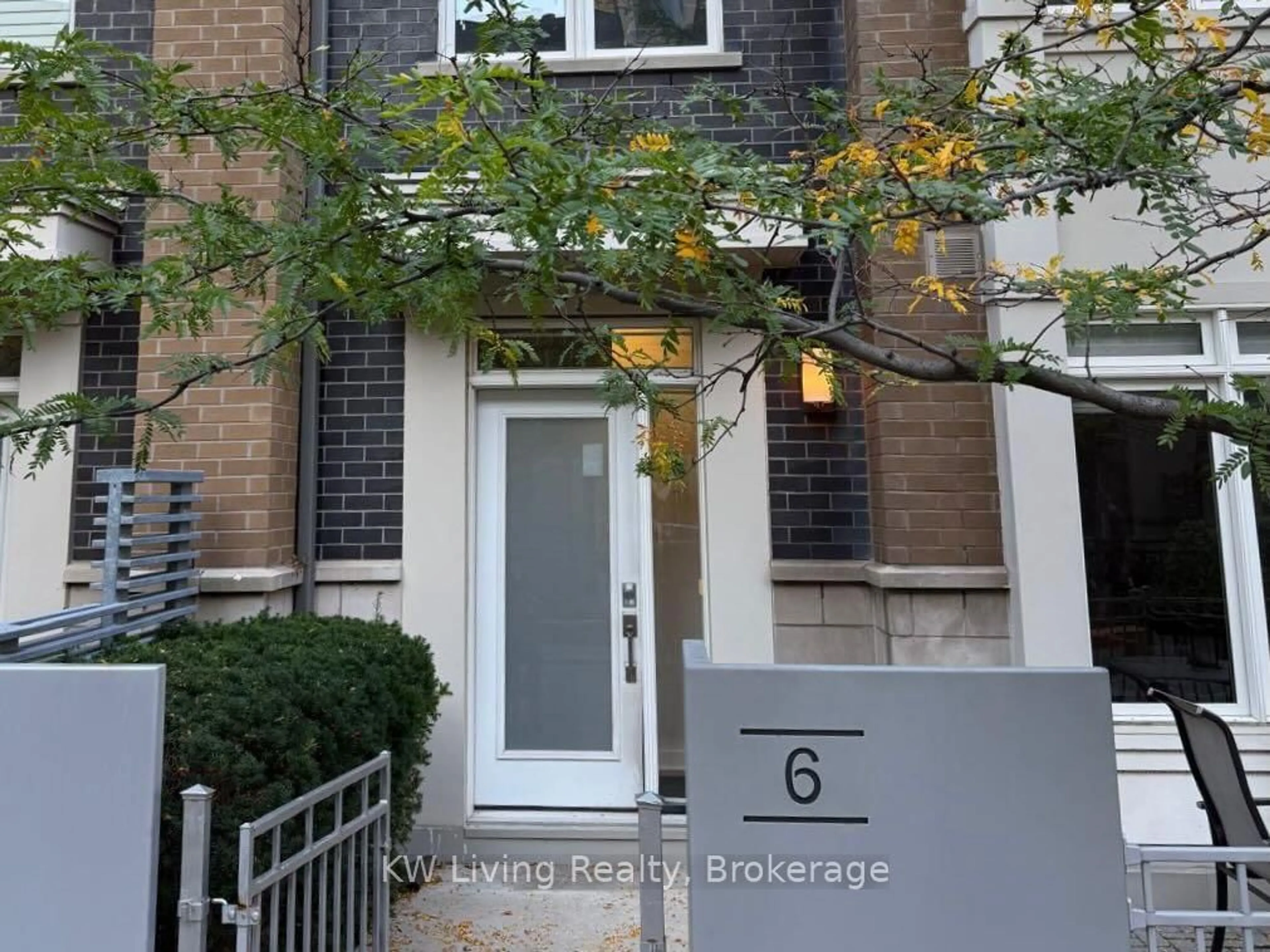 Unknown for 370 Square One Dr #106 (6), Mississauga Ontario L5B 0E6