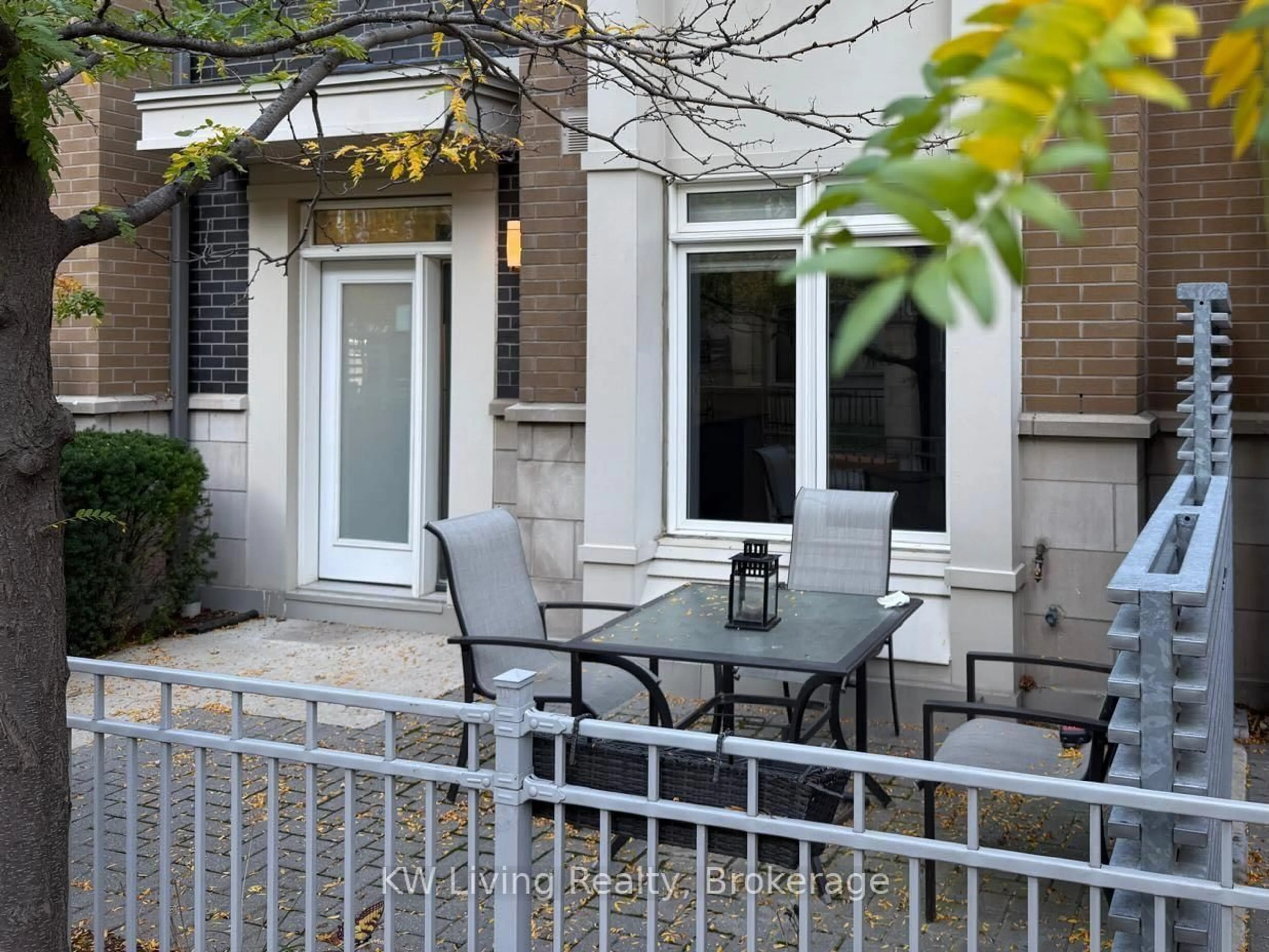 Patio, street for 370 Square One Dr #106 (6), Mississauga Ontario L5B 0E6