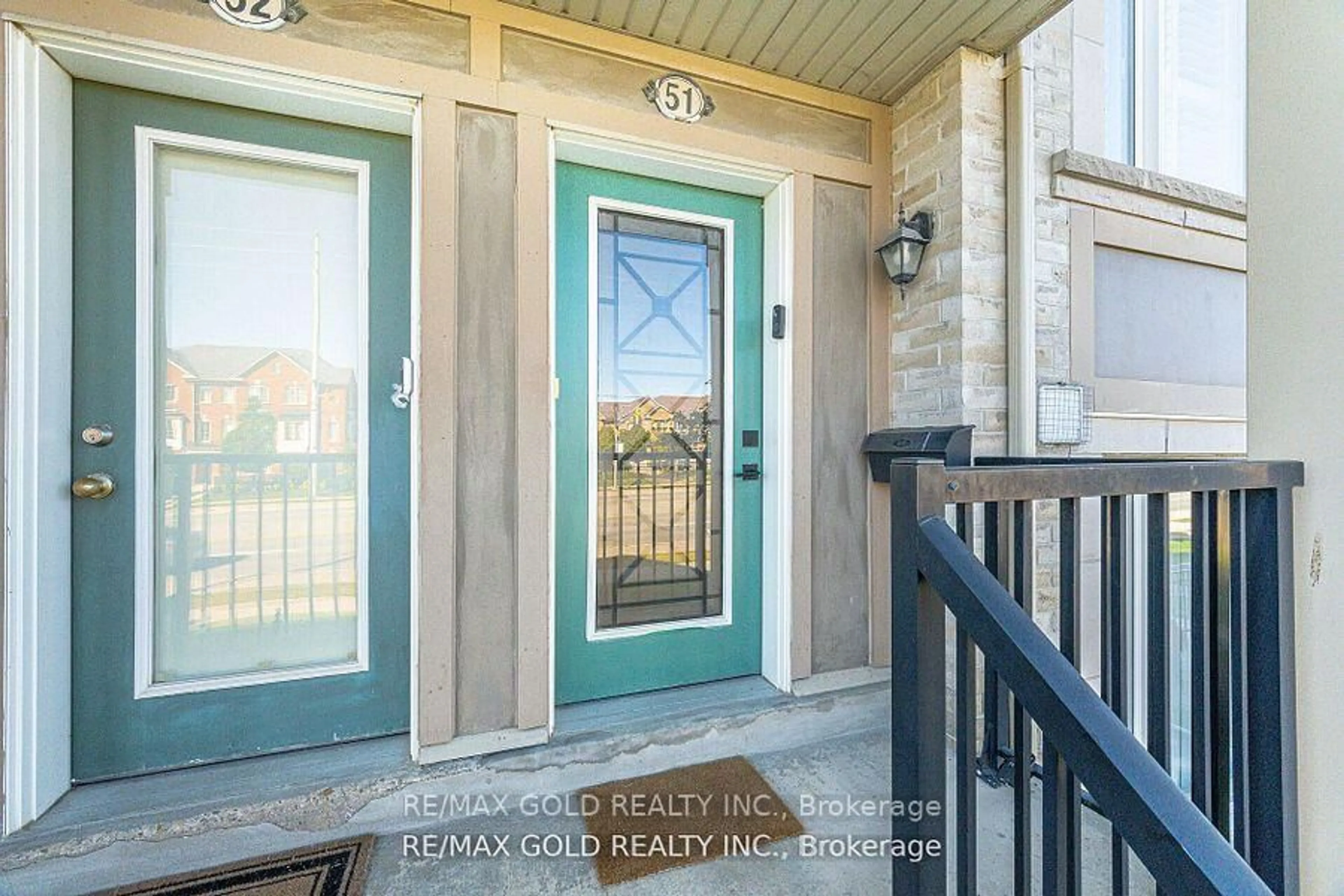 Indoor entryway for 60 Fairwood Circ #51, Brampton Ontario L6R 0Y6