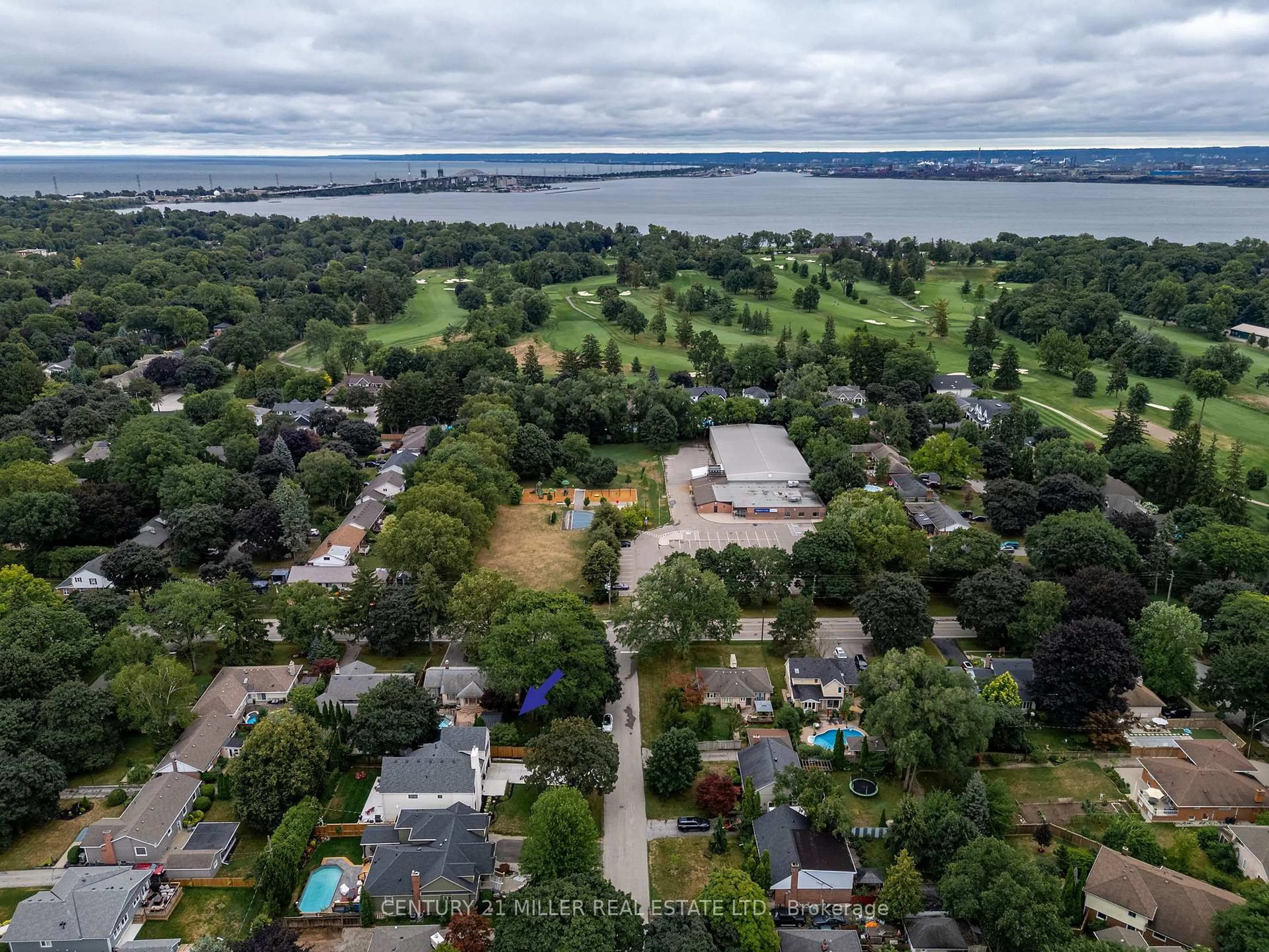 A pic from outside/outdoor area/front of a property/back of a property/a pic from drone, water/lake/river/ocean view for 935 Harvey Pl, Burlington Ontario L7T 3E9