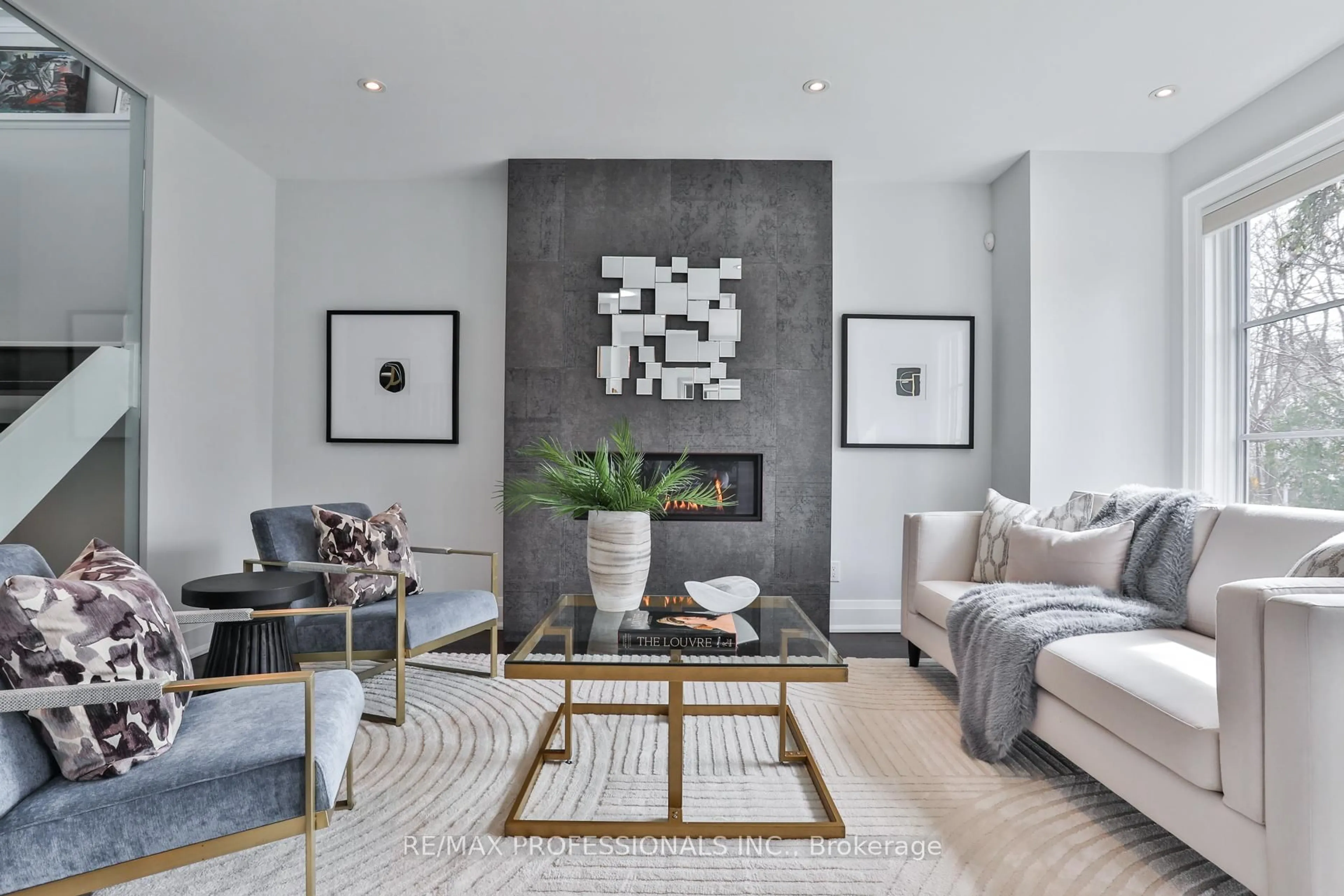 Living room with furniture, unknown for 6 Meadowcrest Rd, Toronto Ontario M8Z 2Y2