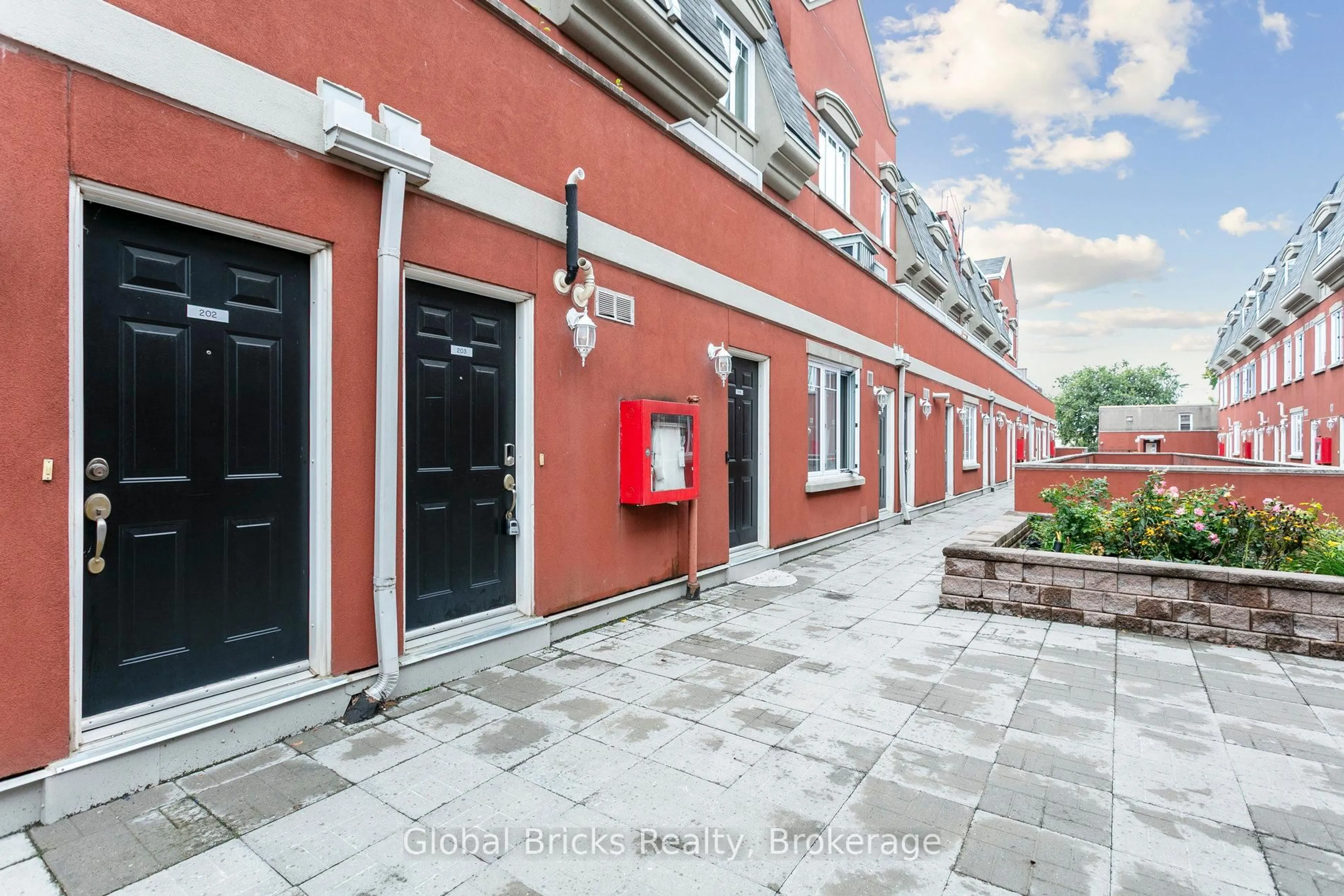 Patio, street for 3400 Lake Shore Blvd #203, Toronto Ontario M8W 1N2