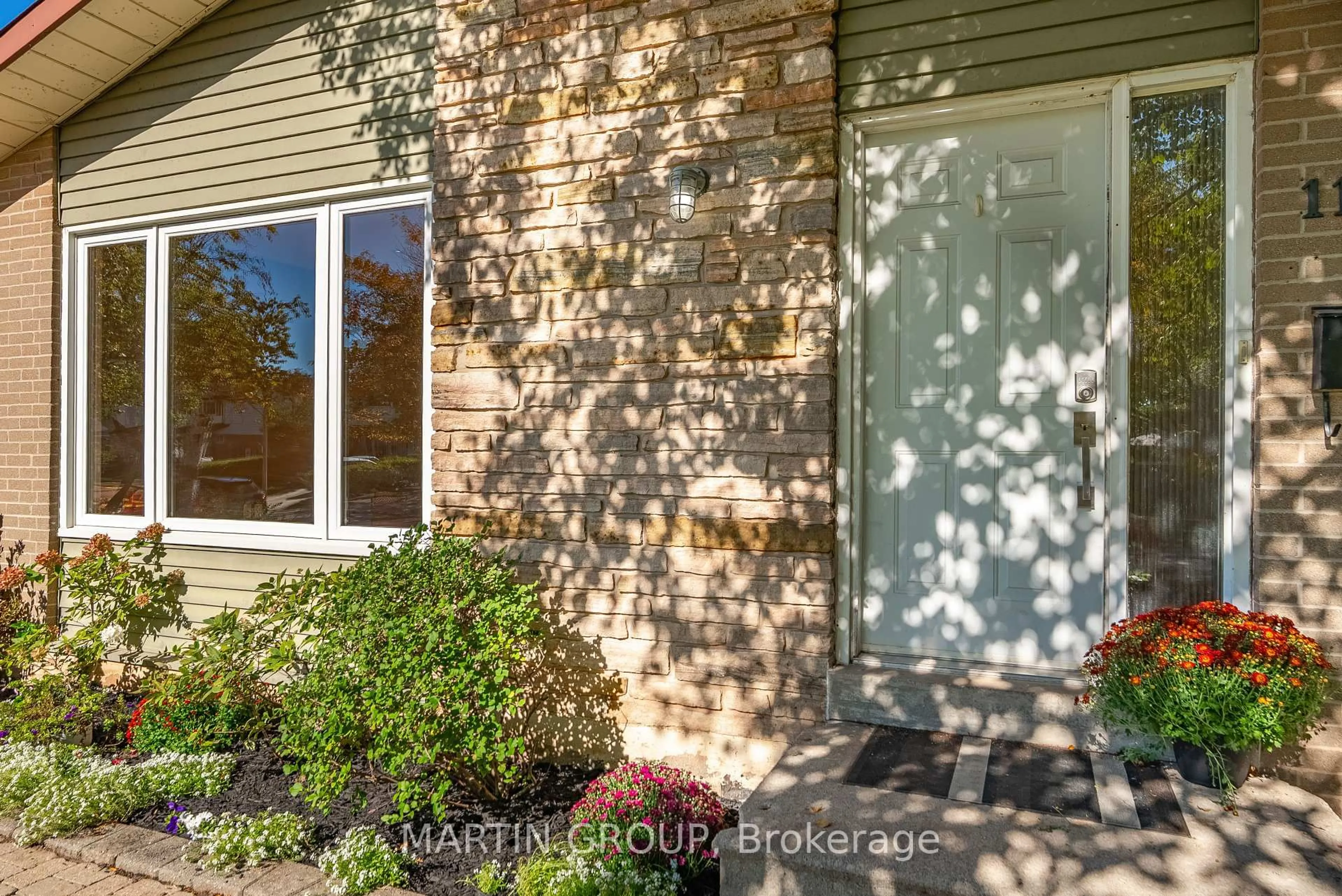 Unknown for 111 Oakdale Dr, Oakville Ontario L6H 1J4