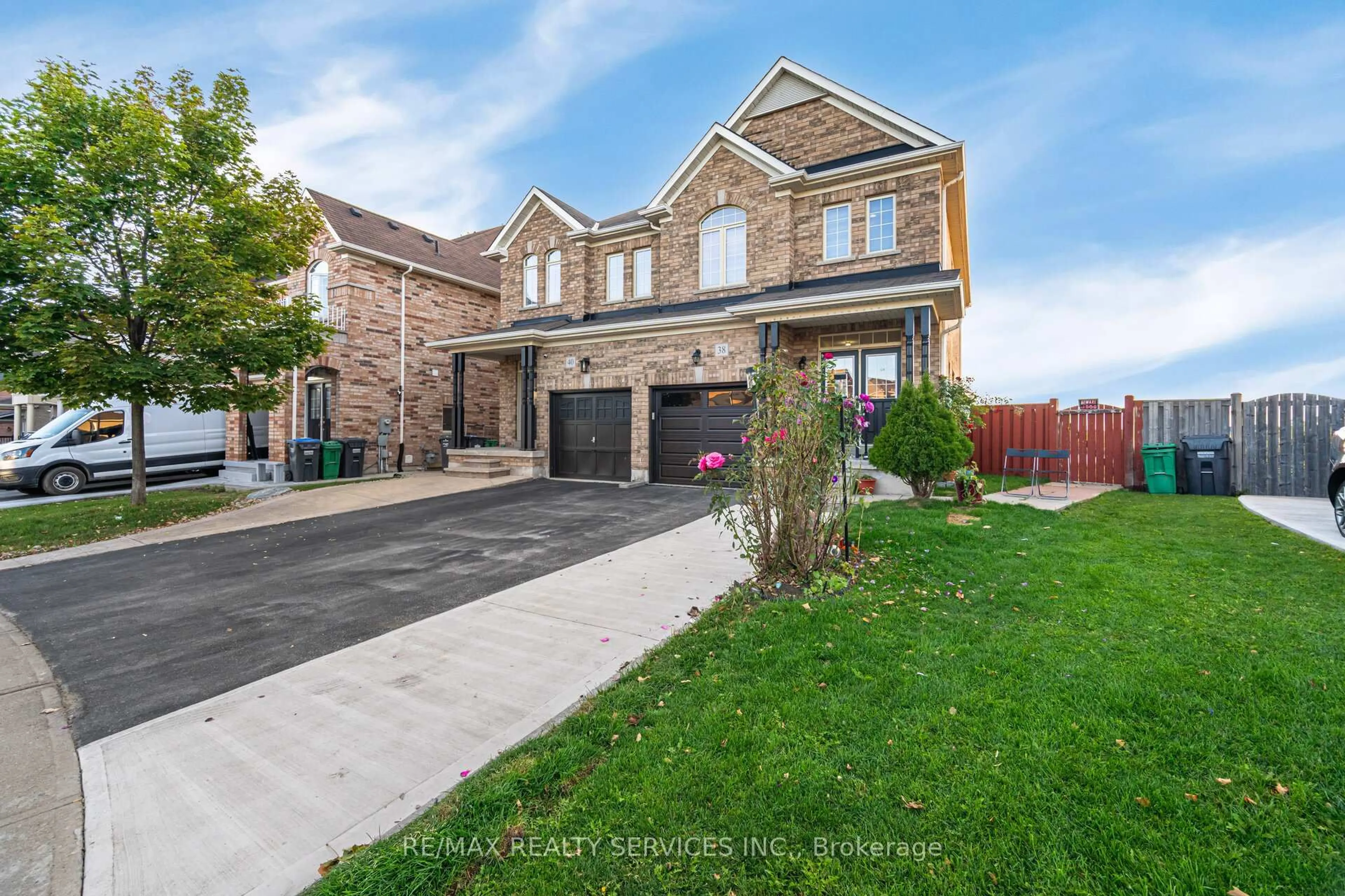 Unknown for 38 Delport Clse, Brampton Ontario L6P 3T3
