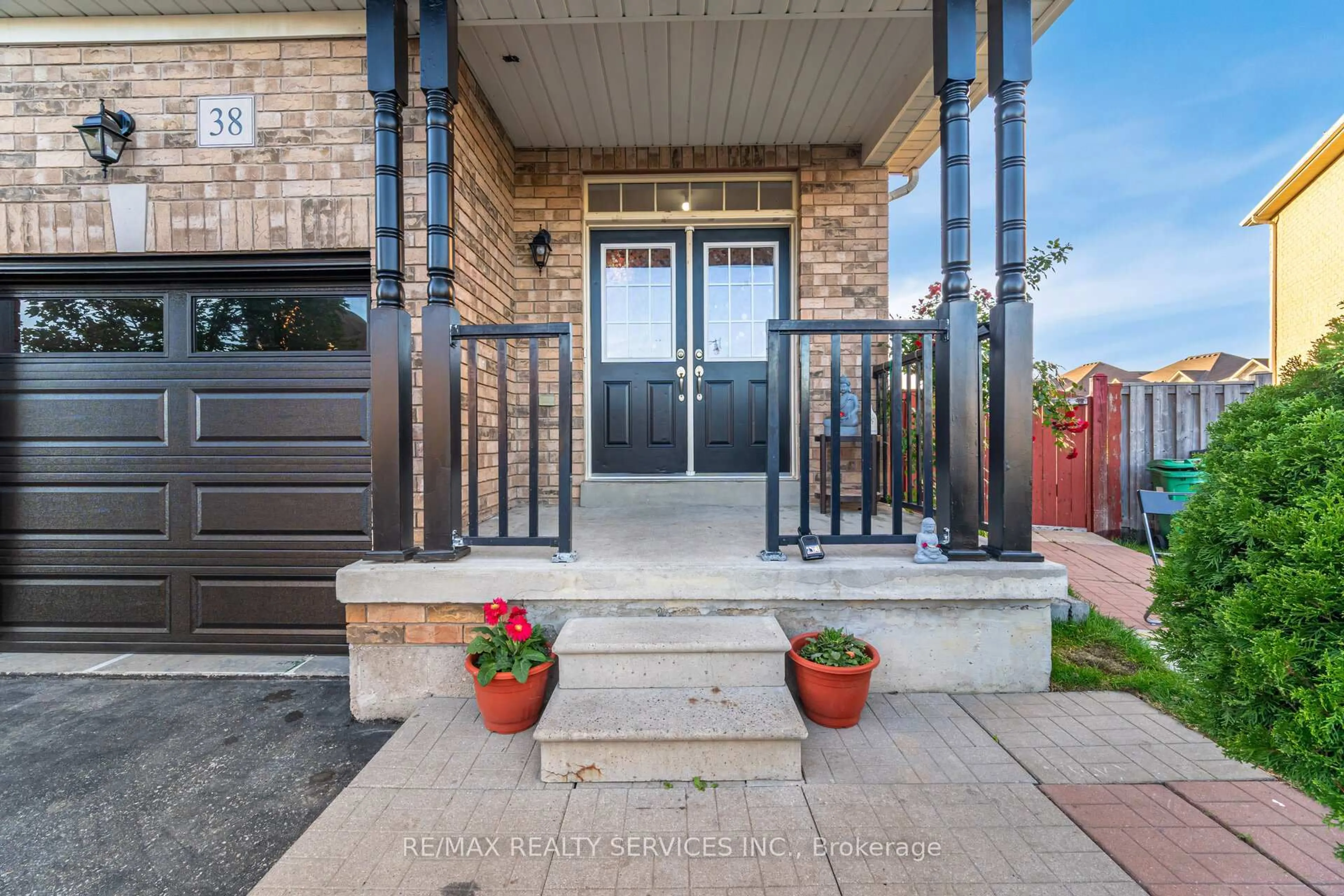 Home with brick exterior material, street for 38 Delport Clse, Brampton Ontario L6P 3T3