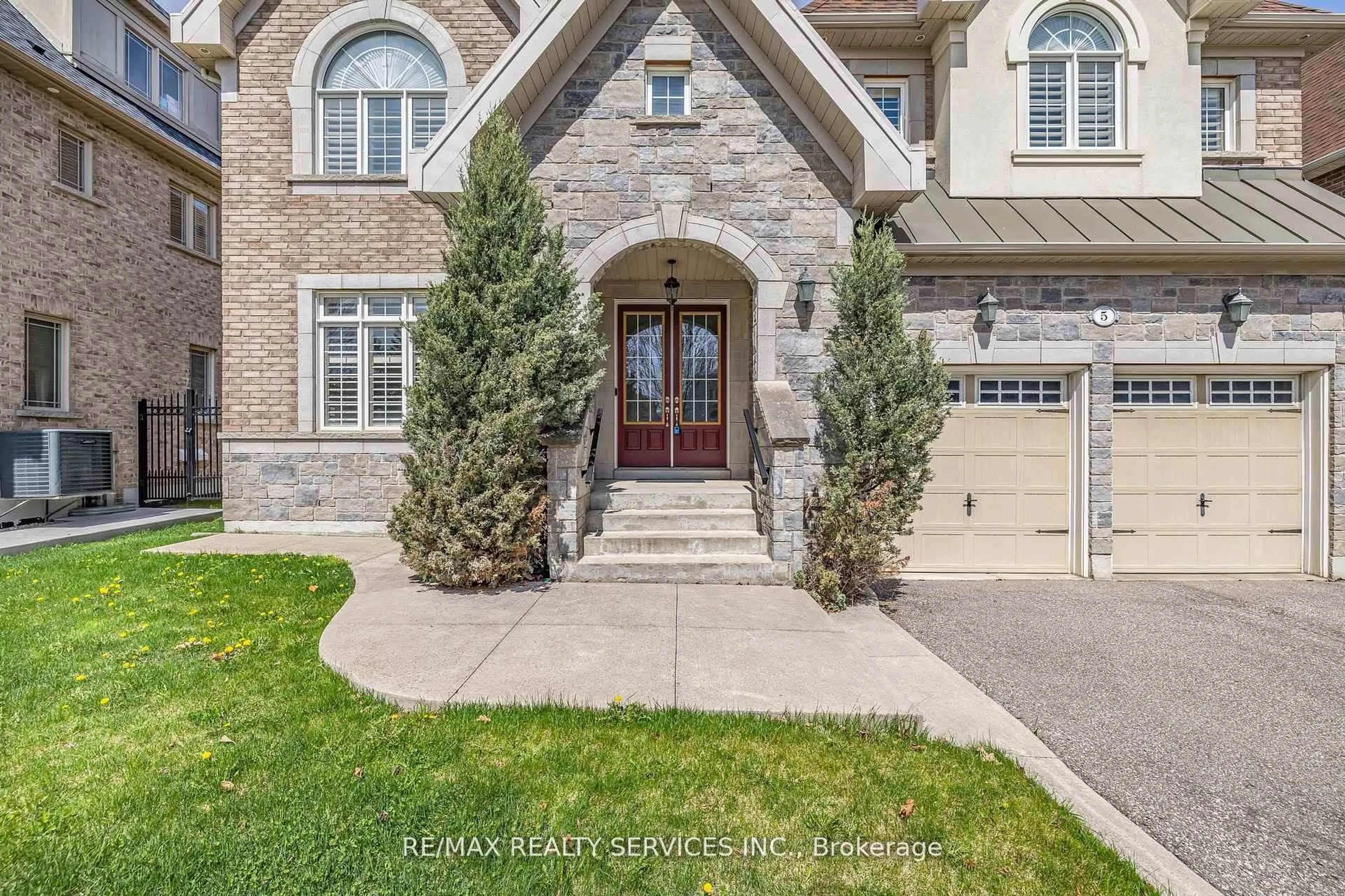 Home with brick exterior material, street for 5 Perth St, Brampton Ontario L6Z 4P3