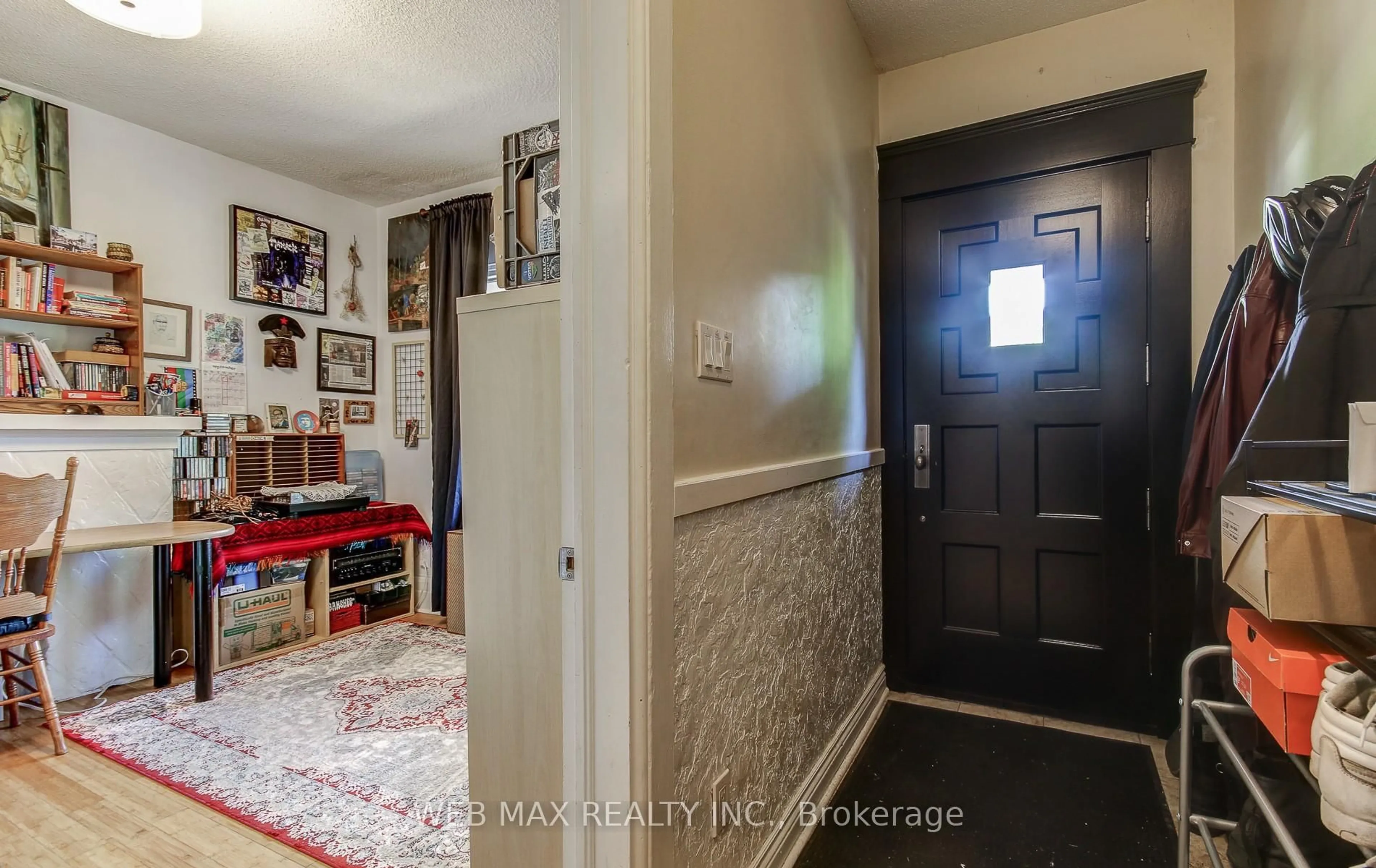 Indoor entryway for 50 Sellers Ave, Toronto Ontario M6E 3T6