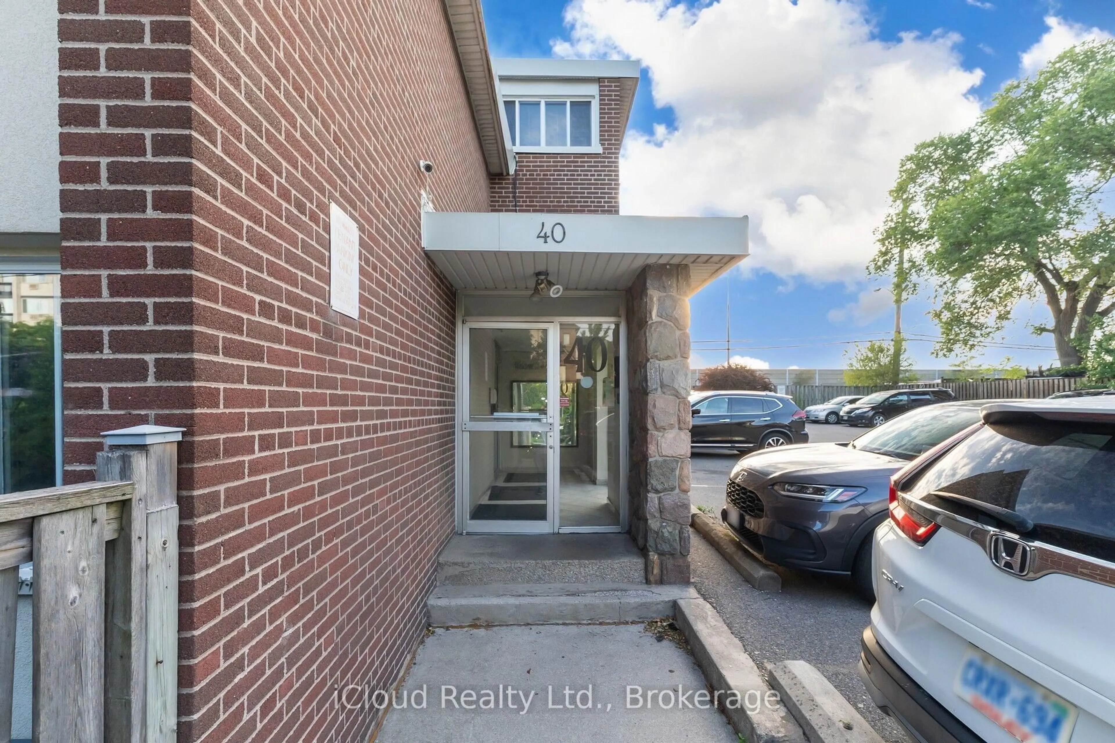 Unknown for 40 Rabbit Lane #10, Toronto Ontario M9B 5S6