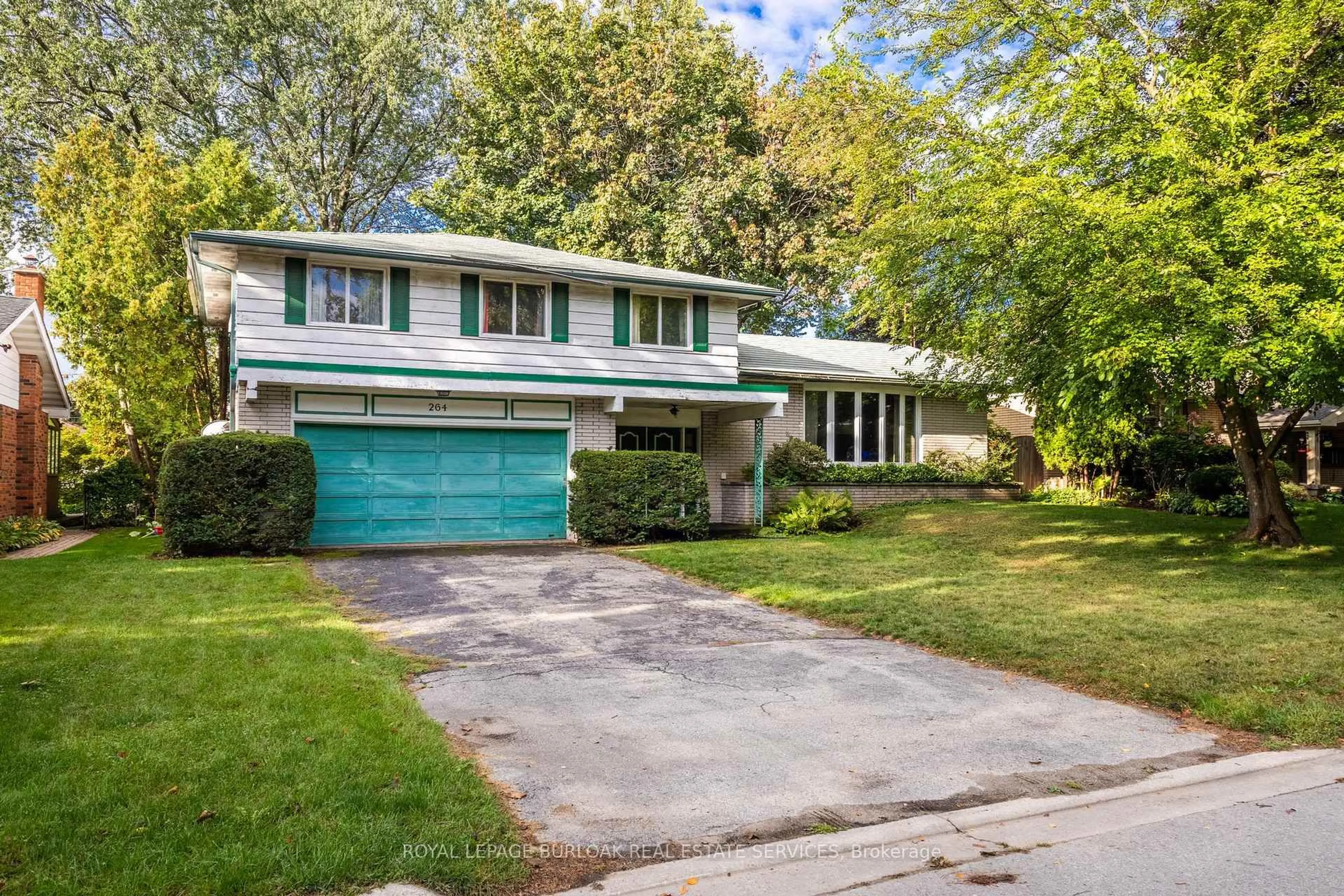 Home with vinyl exterior material, street for 264 Camelot Dr, Burlington Ontario L7L 2G1