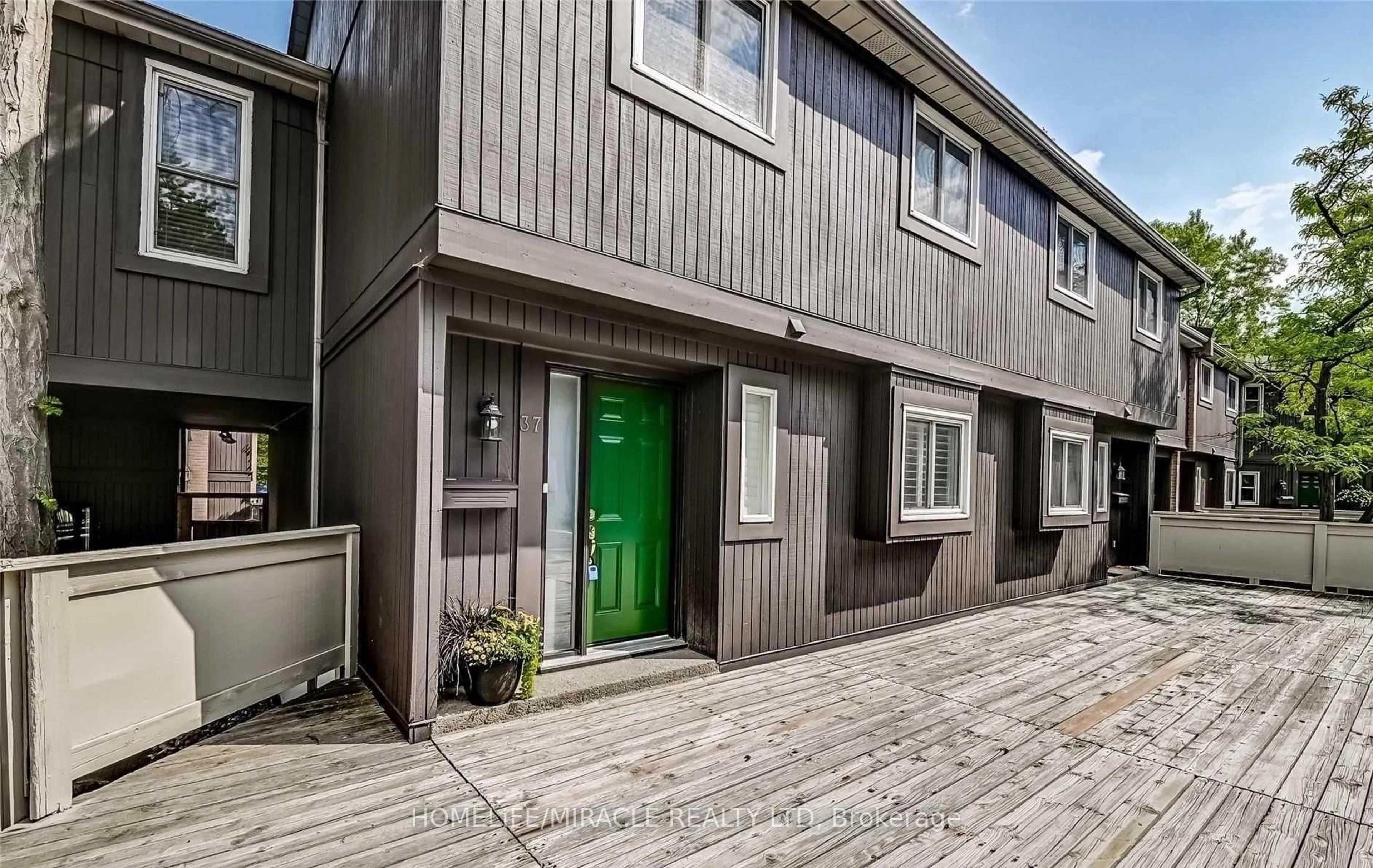 A pic from outside/outdoor area/front of a property/back of a property/a pic from drone, street for 6855 Glen Erin Dr #37, Mississauga Ontario L5N 1P6