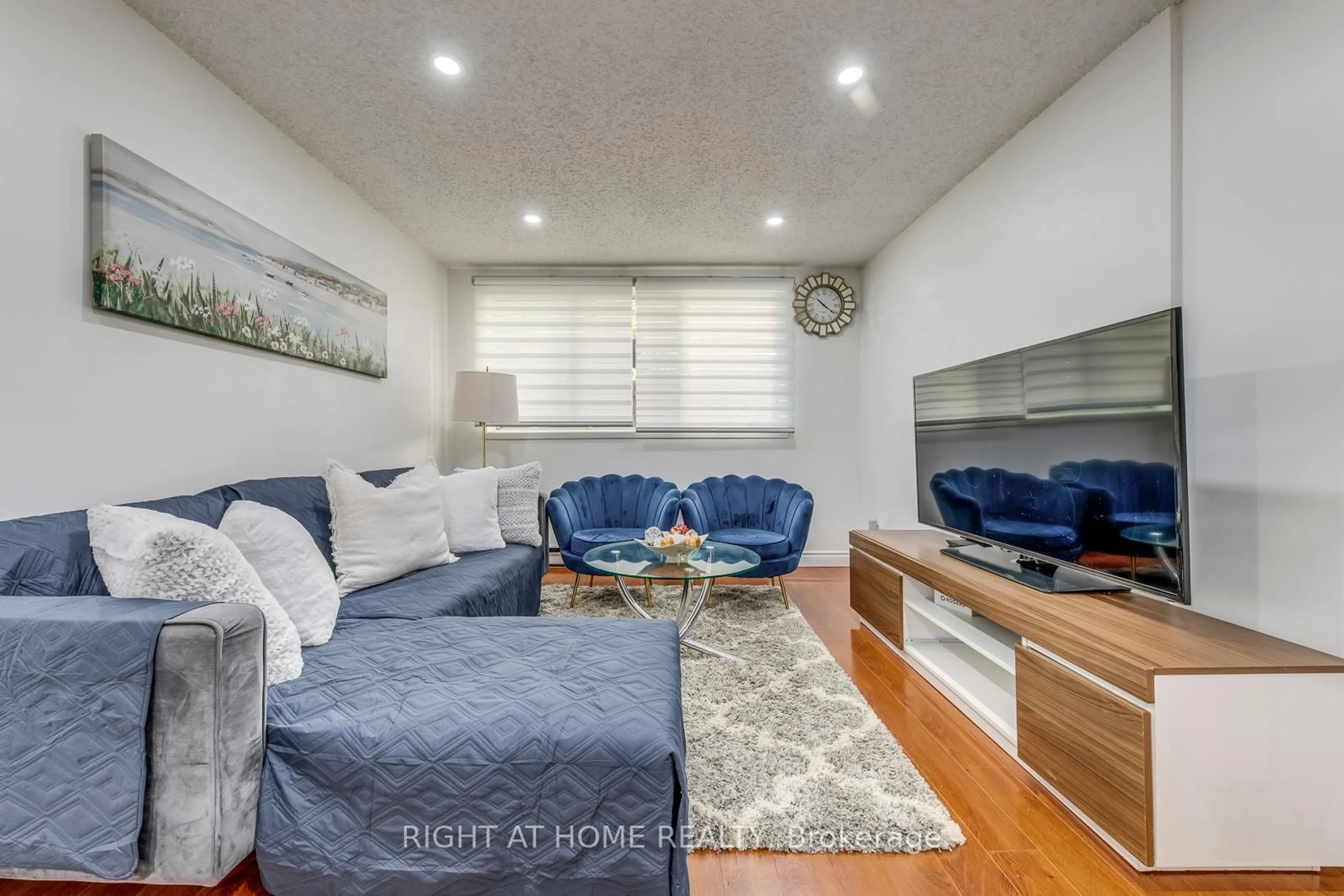 Living room with furniture, unknown for 2170 Bromsgrove Rd #89, Mississauga Ontario L5J 4J2