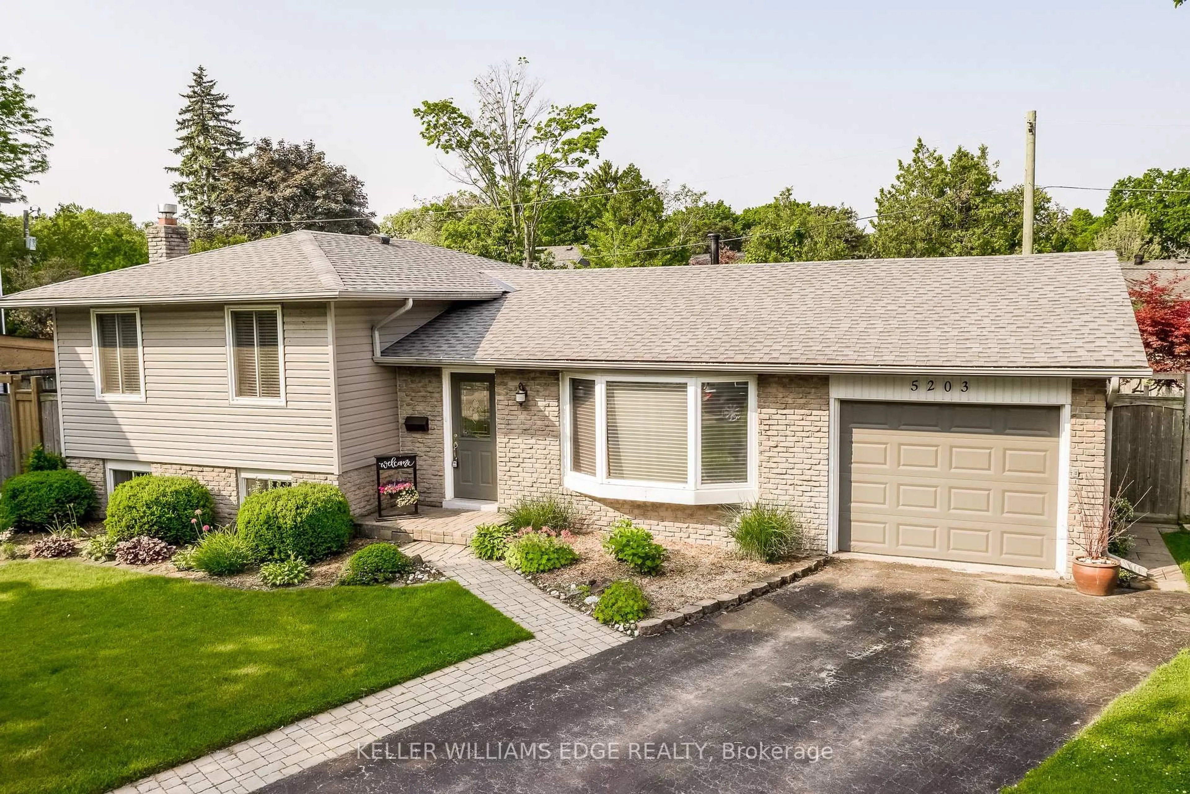 Unknown for 5203 Broughton Cres, Burlington Ontario L7L 3C1