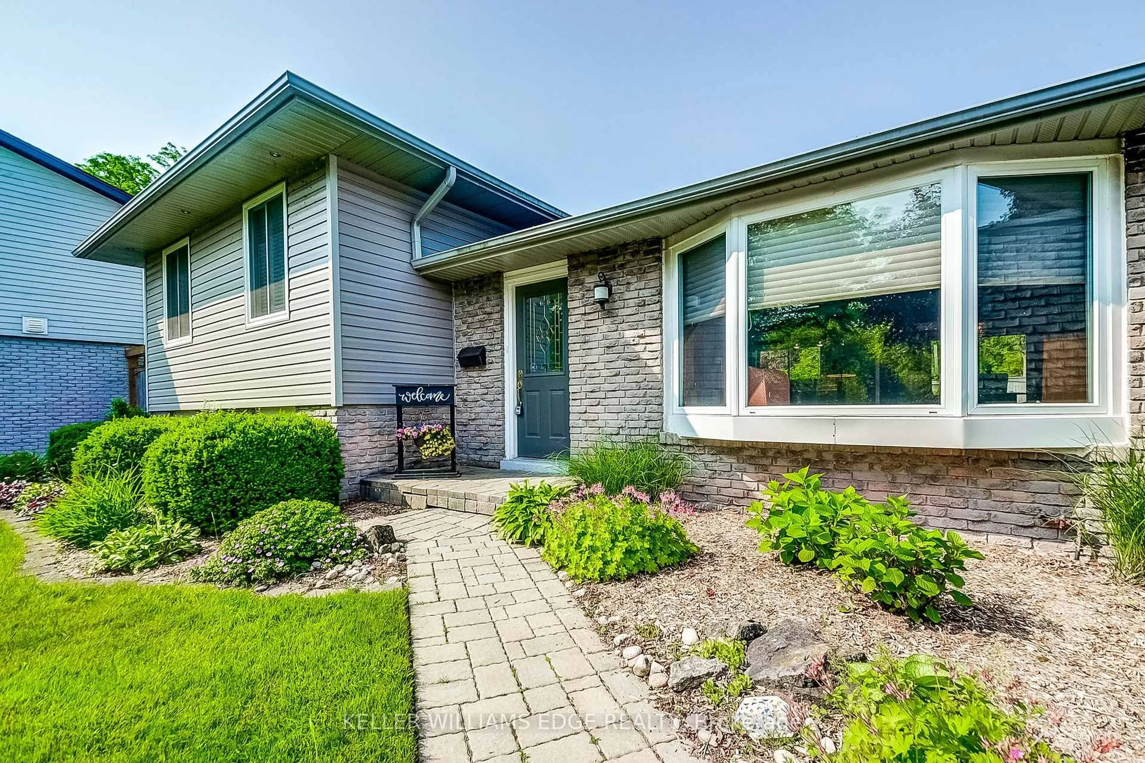 Home with brick exterior material, street for 5203 Broughton Cres, Burlington Ontario L7L 3C1