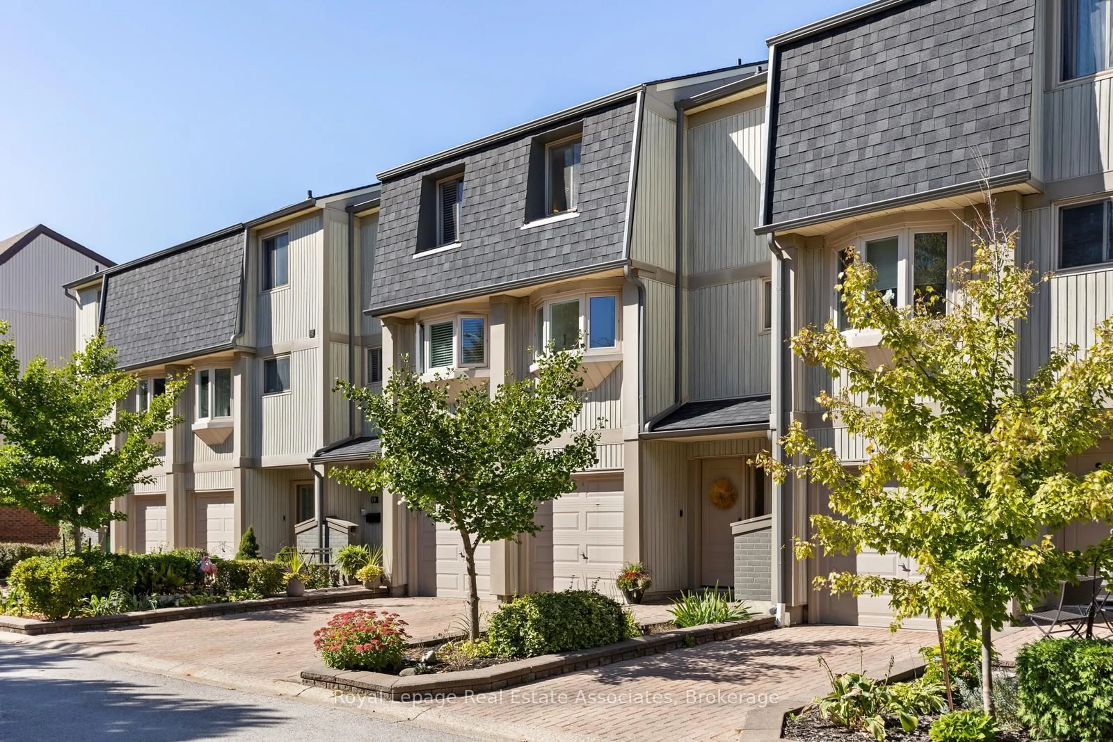 Unknown for 1020 Walden Circ #20, Mississauga Ontario L5J 4J9