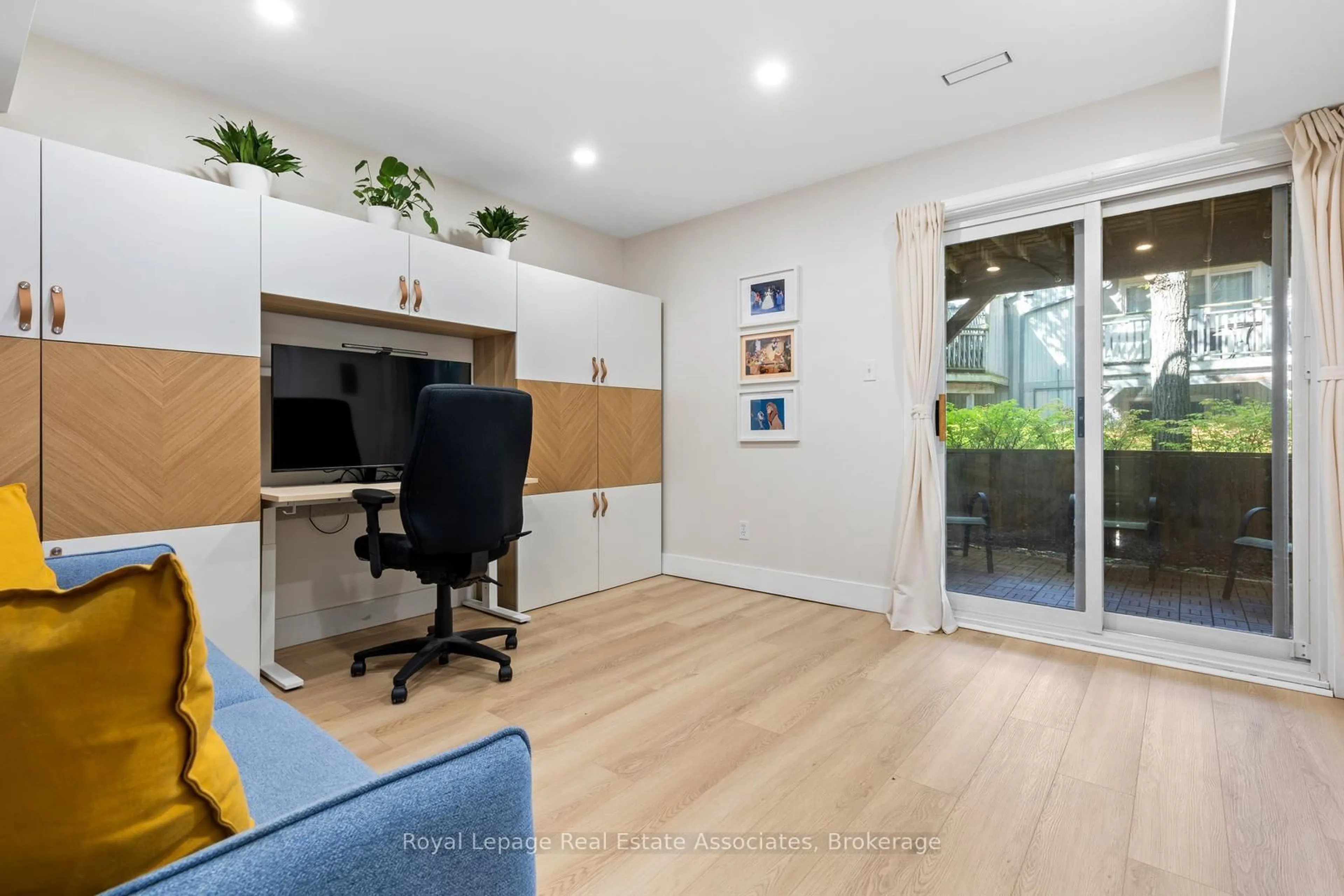 A pic of a room for 1020 Walden Circ #20, Mississauga Ontario L5J 4J9