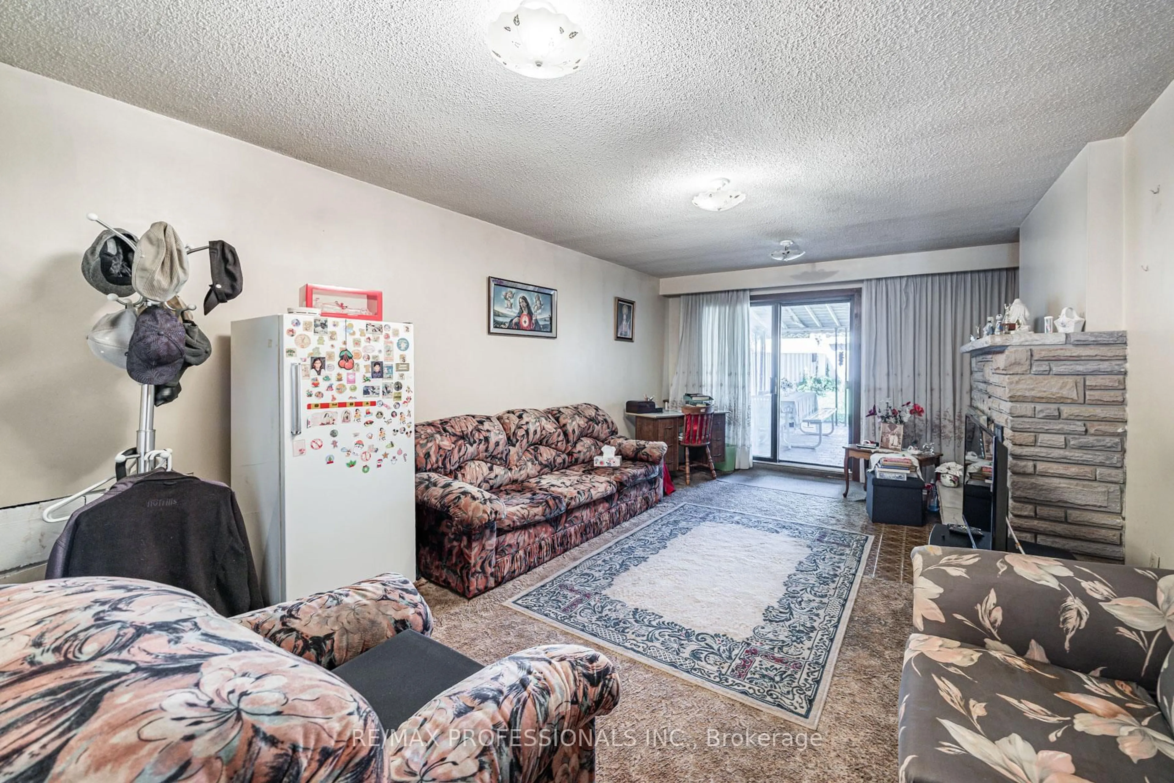 Living room with furniture, unknown for 54 Wright Ave, Toronto Ontario M6R 1K8