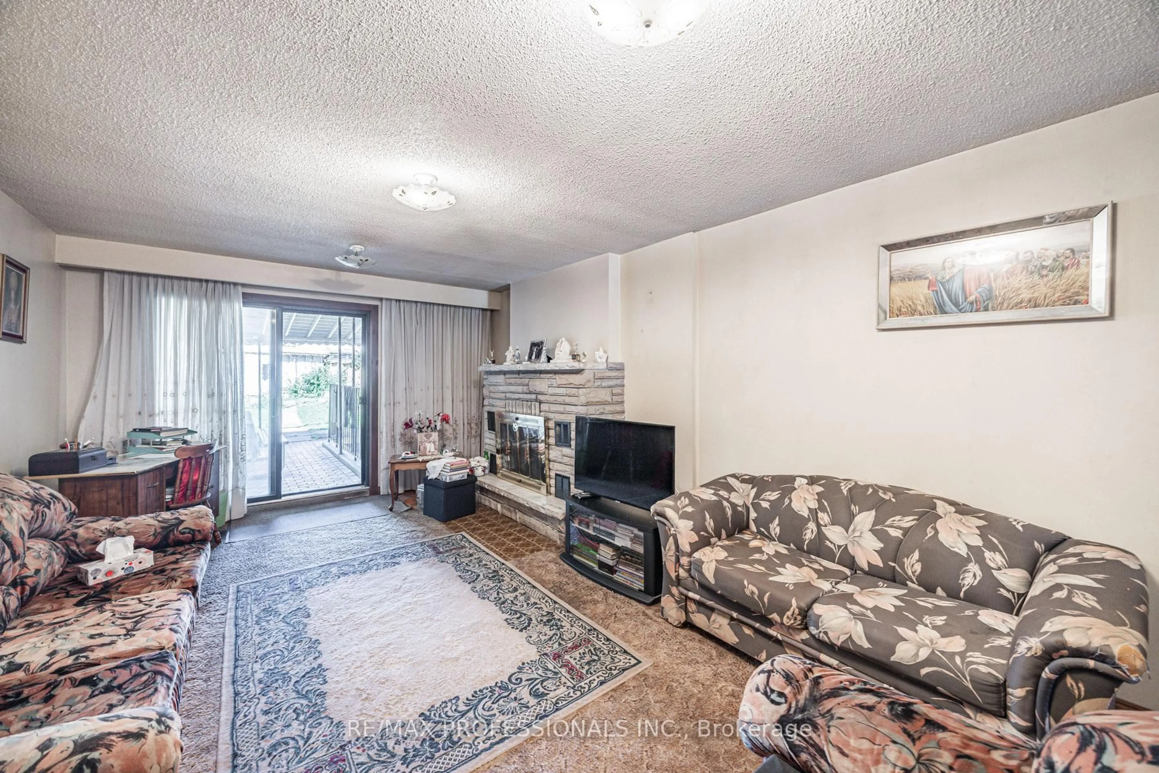 Living room with furniture, unknown for 54 Wright Ave, Toronto Ontario M6R 1K8